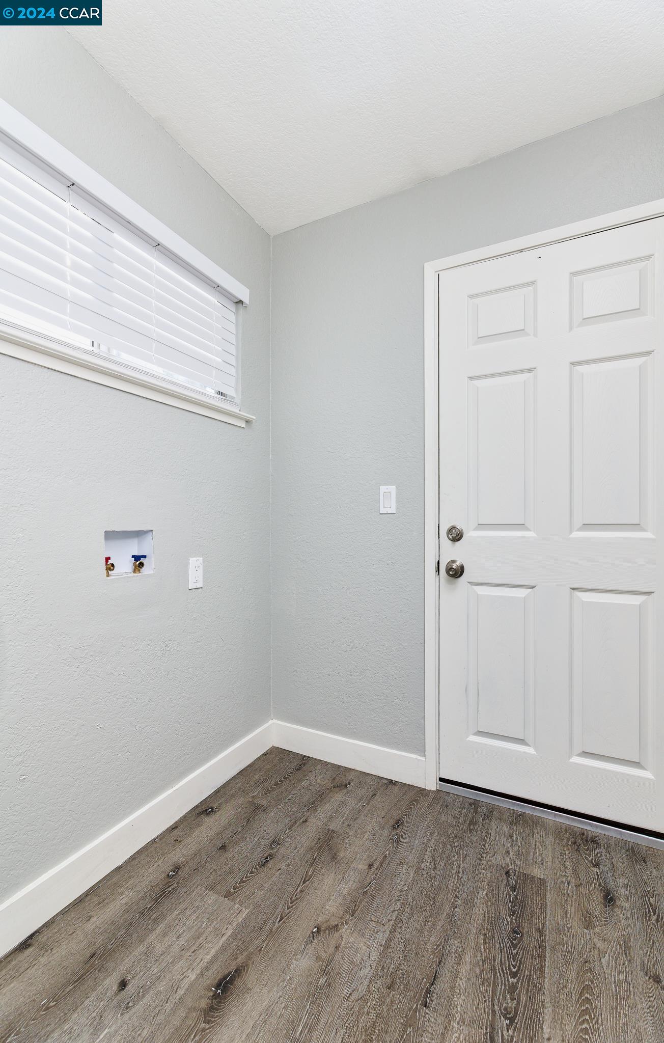 1087 Mission Cir