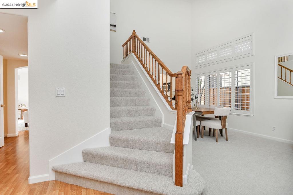 950 Woodsong Ln