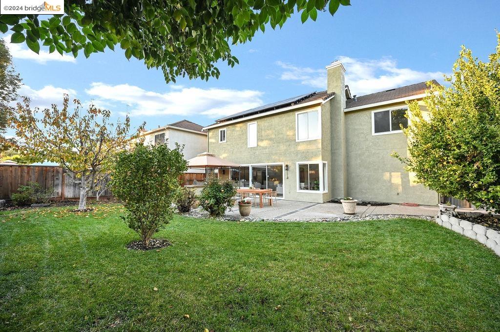 950 Woodsong Ln