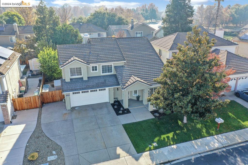 950 Woodsong Ln
