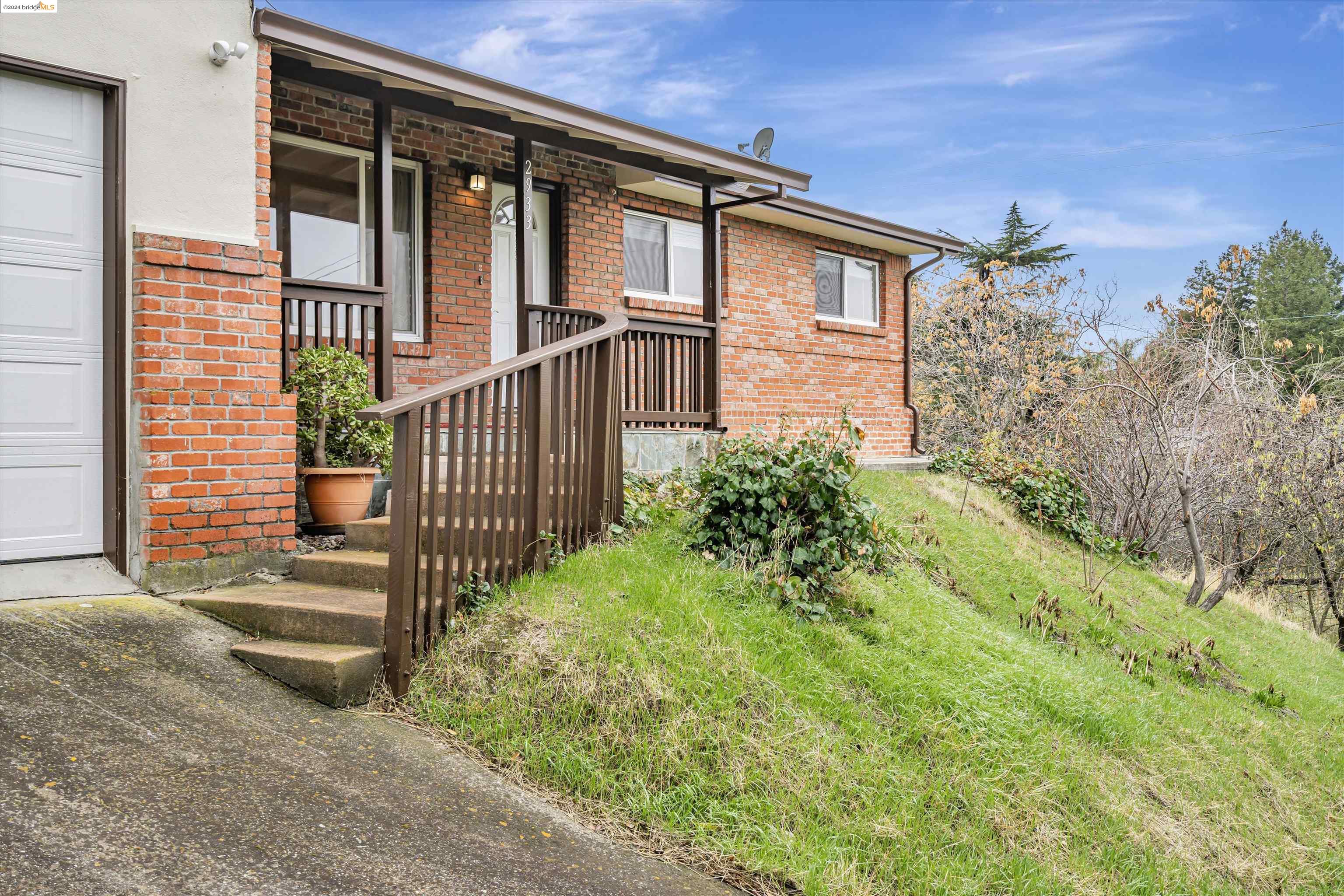 2933 Sunset Lane