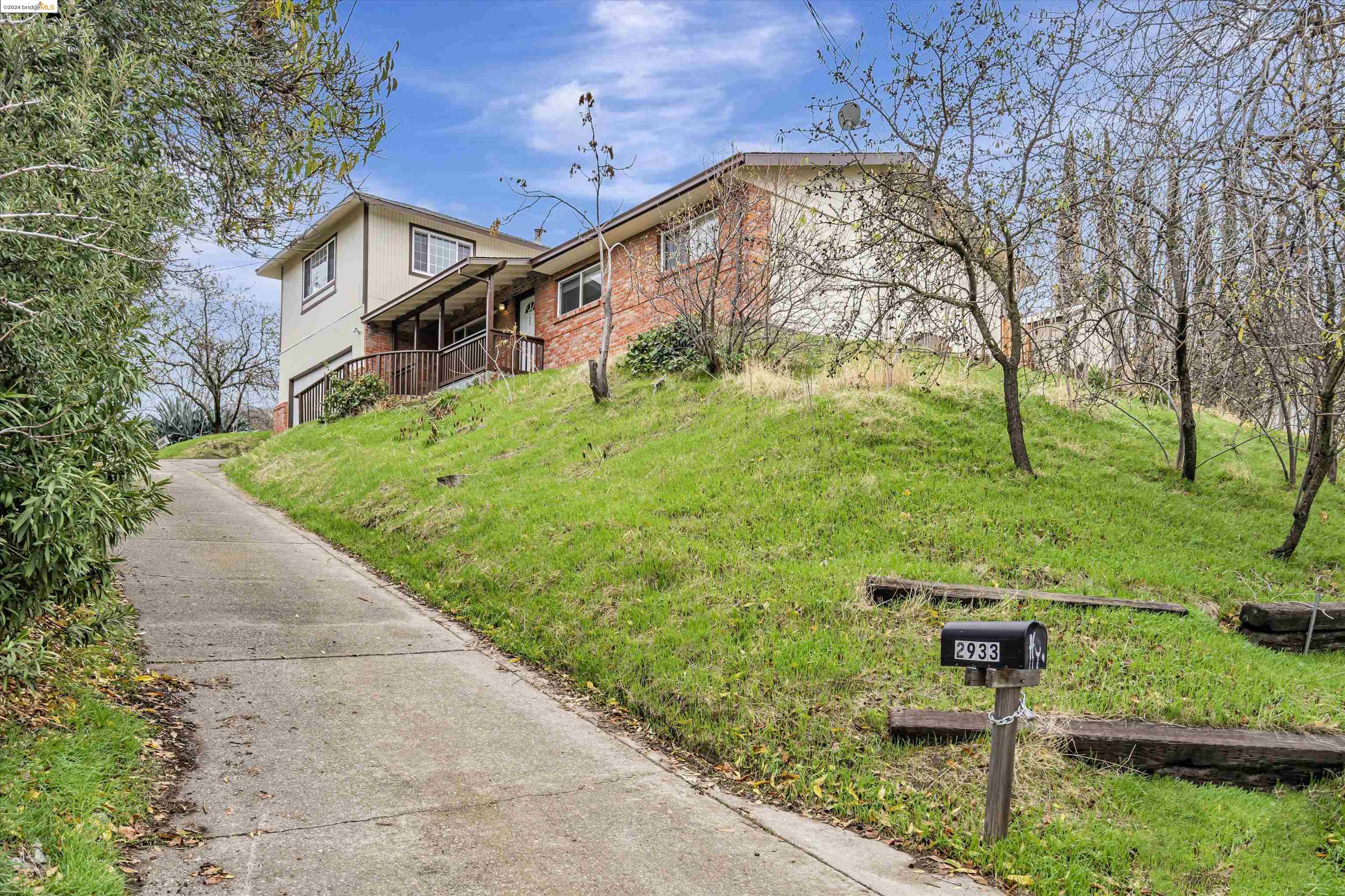 2933 Sunset Lane