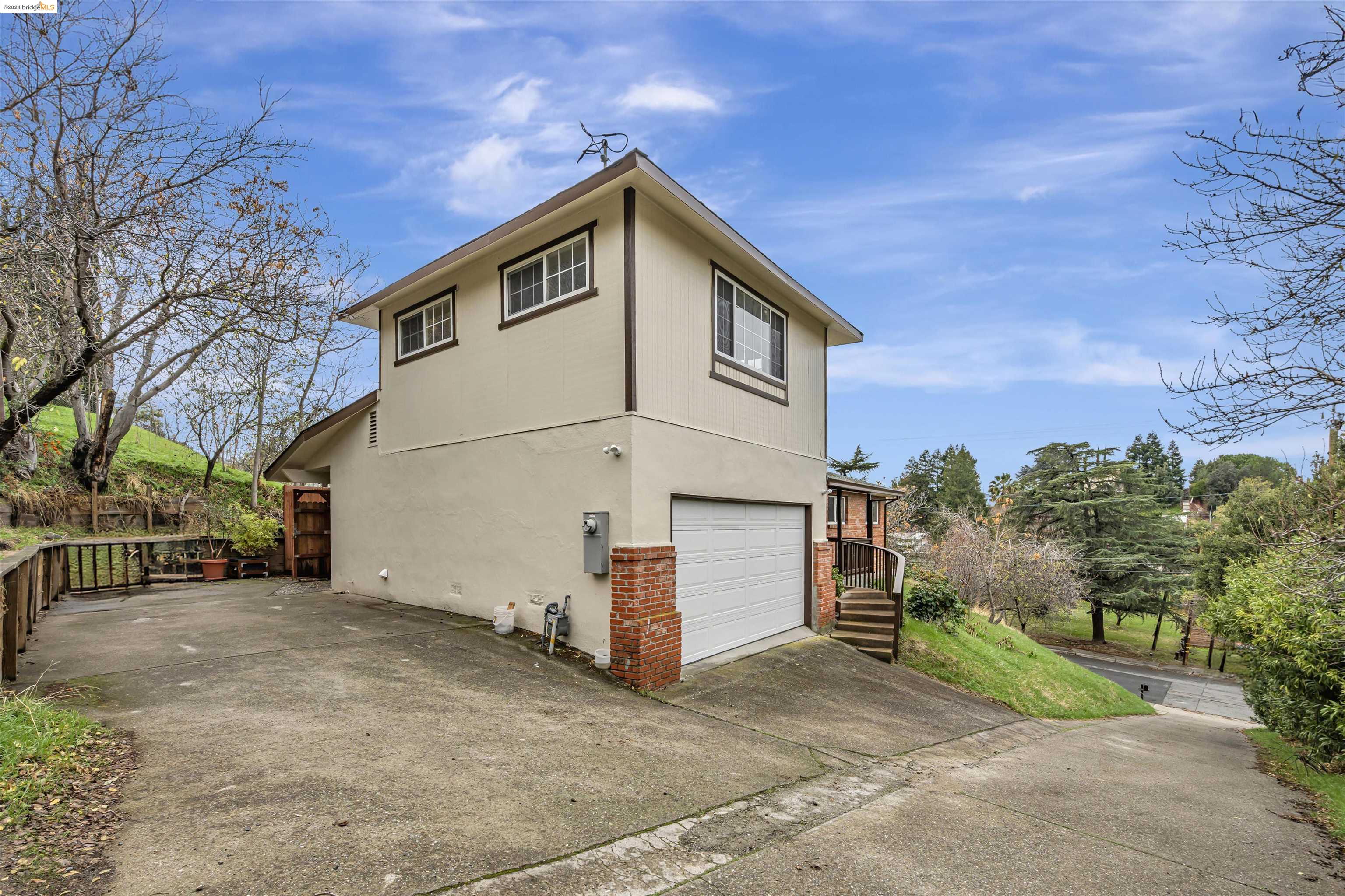 2933 Sunset Lane