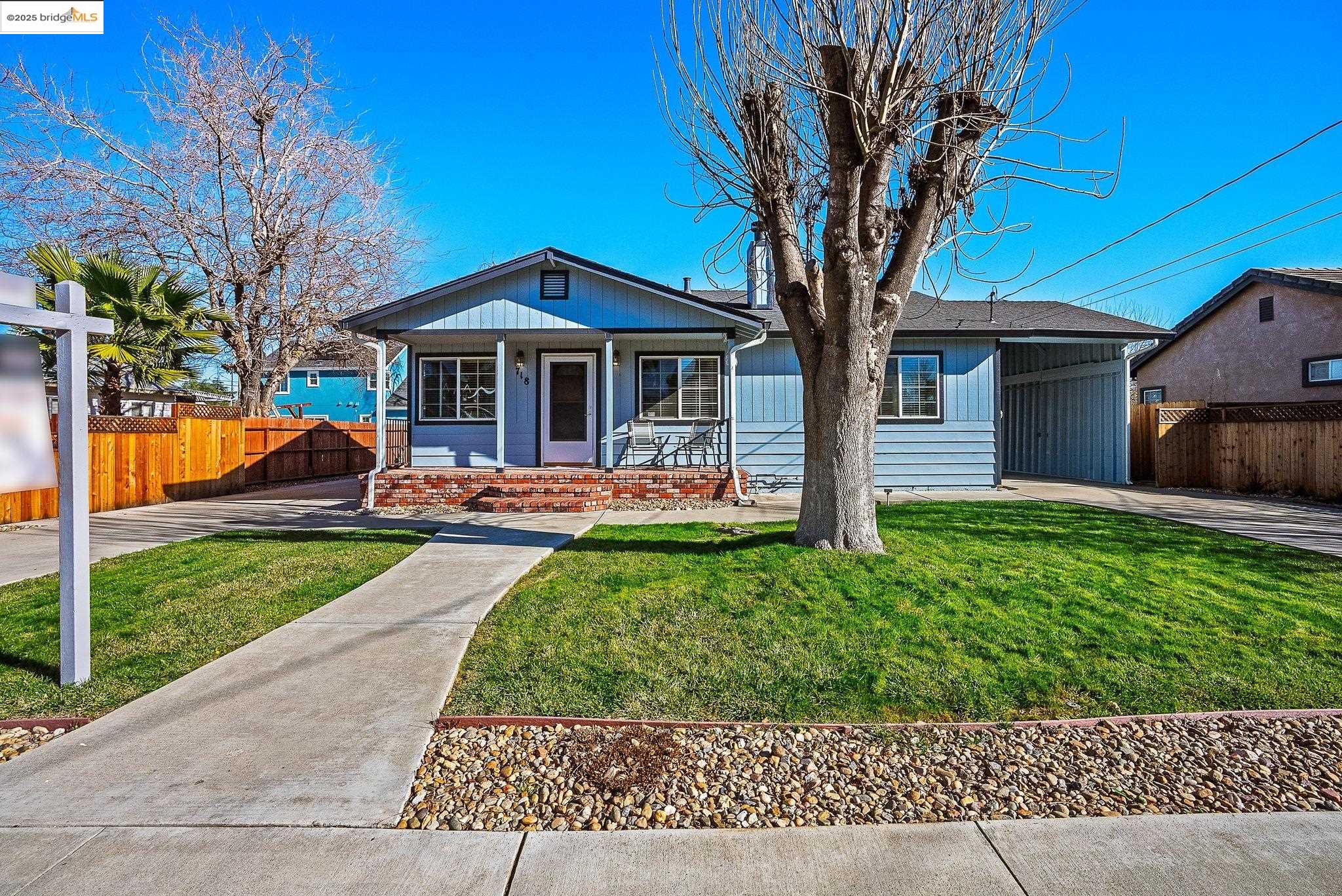 718 Sarah St
