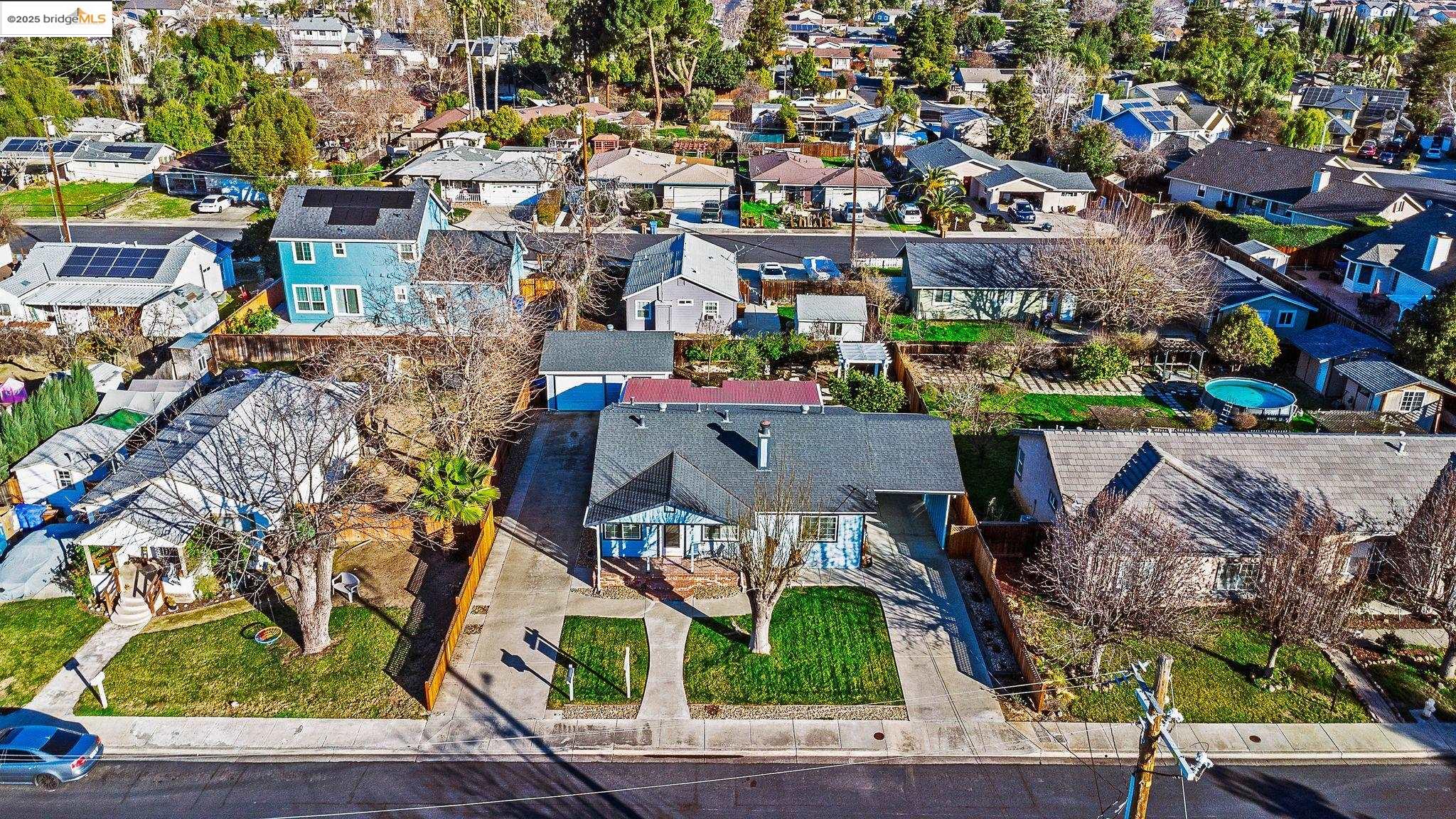 718 Sarah St