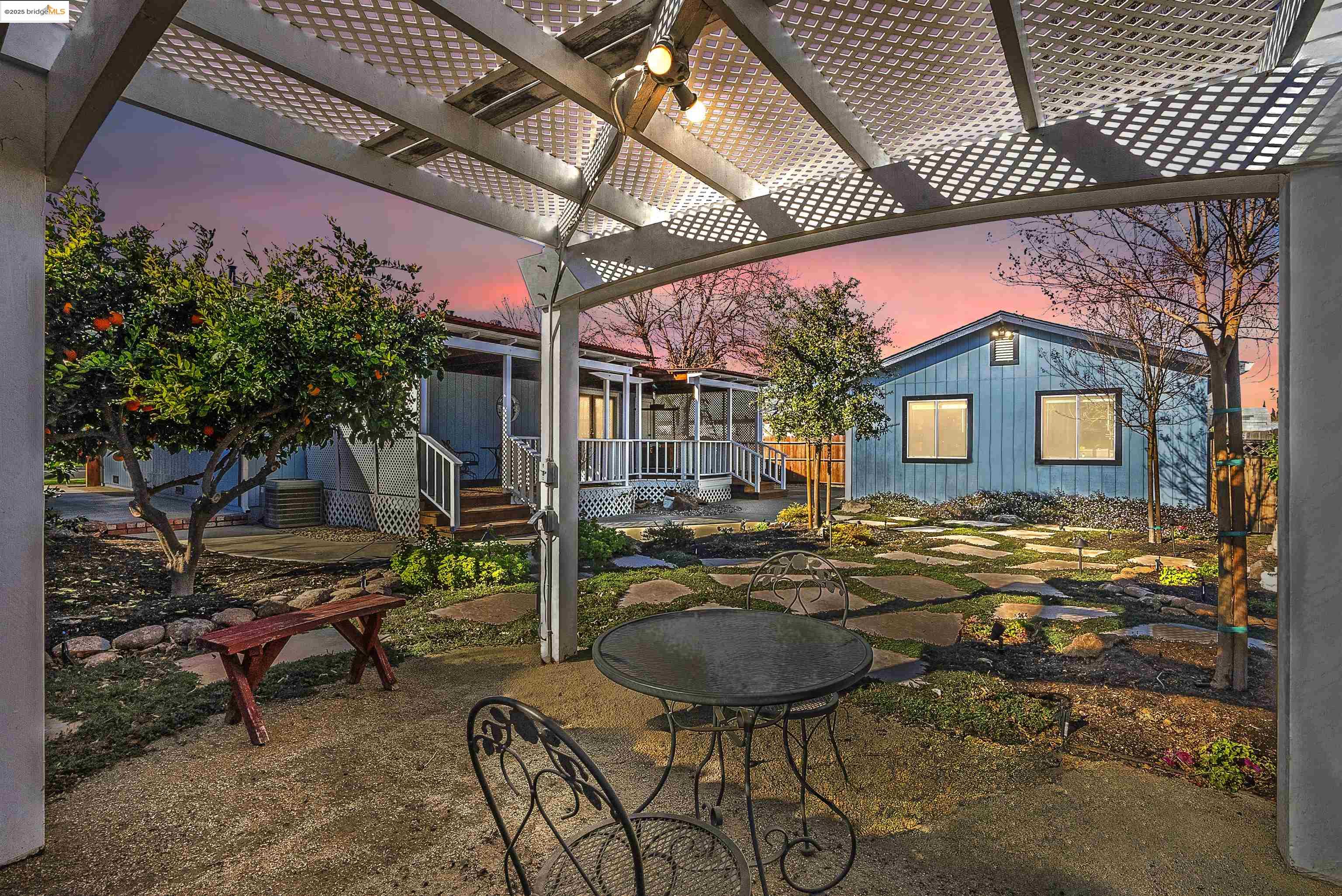 718 Sarah St