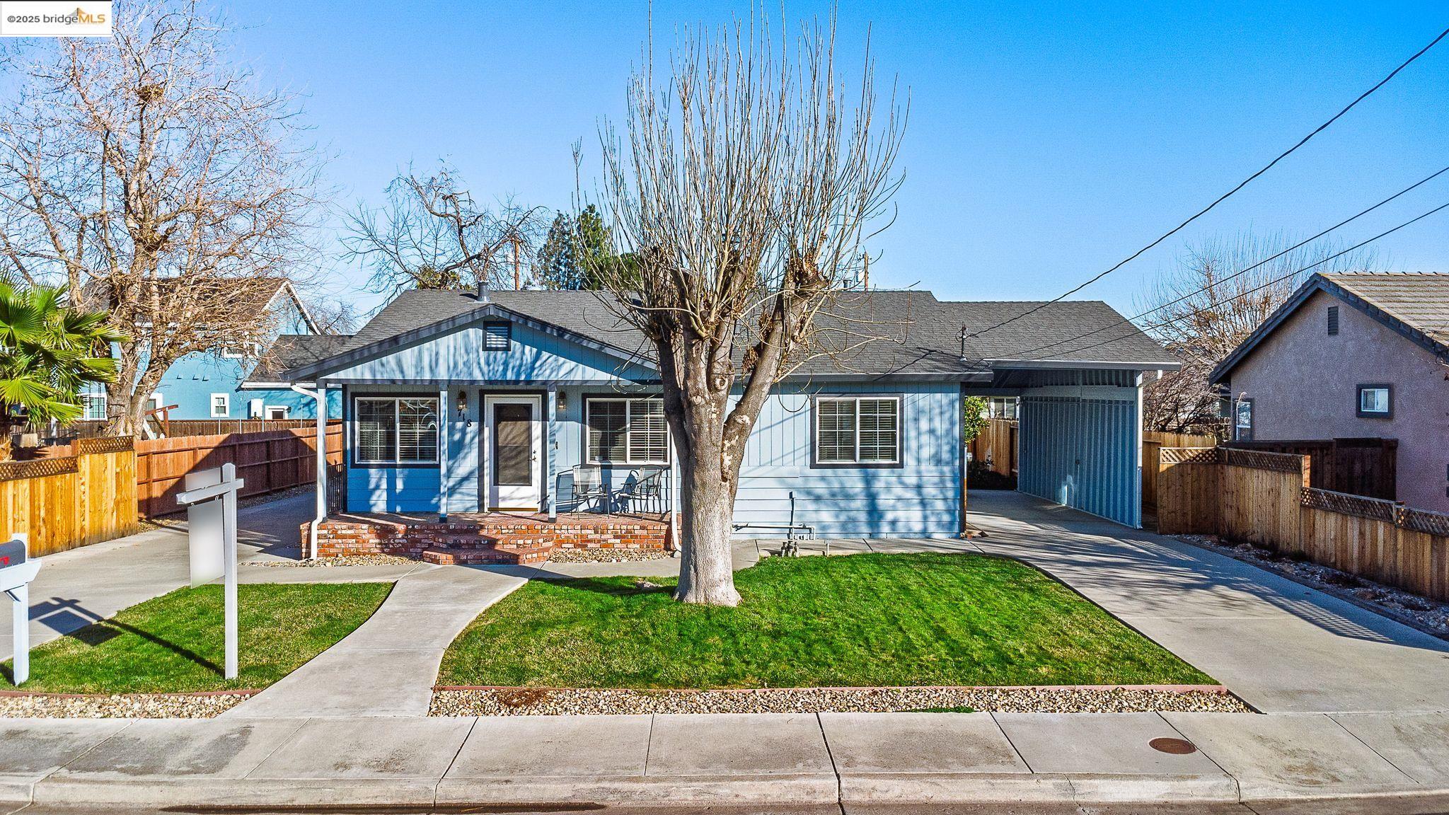 718 Sarah St