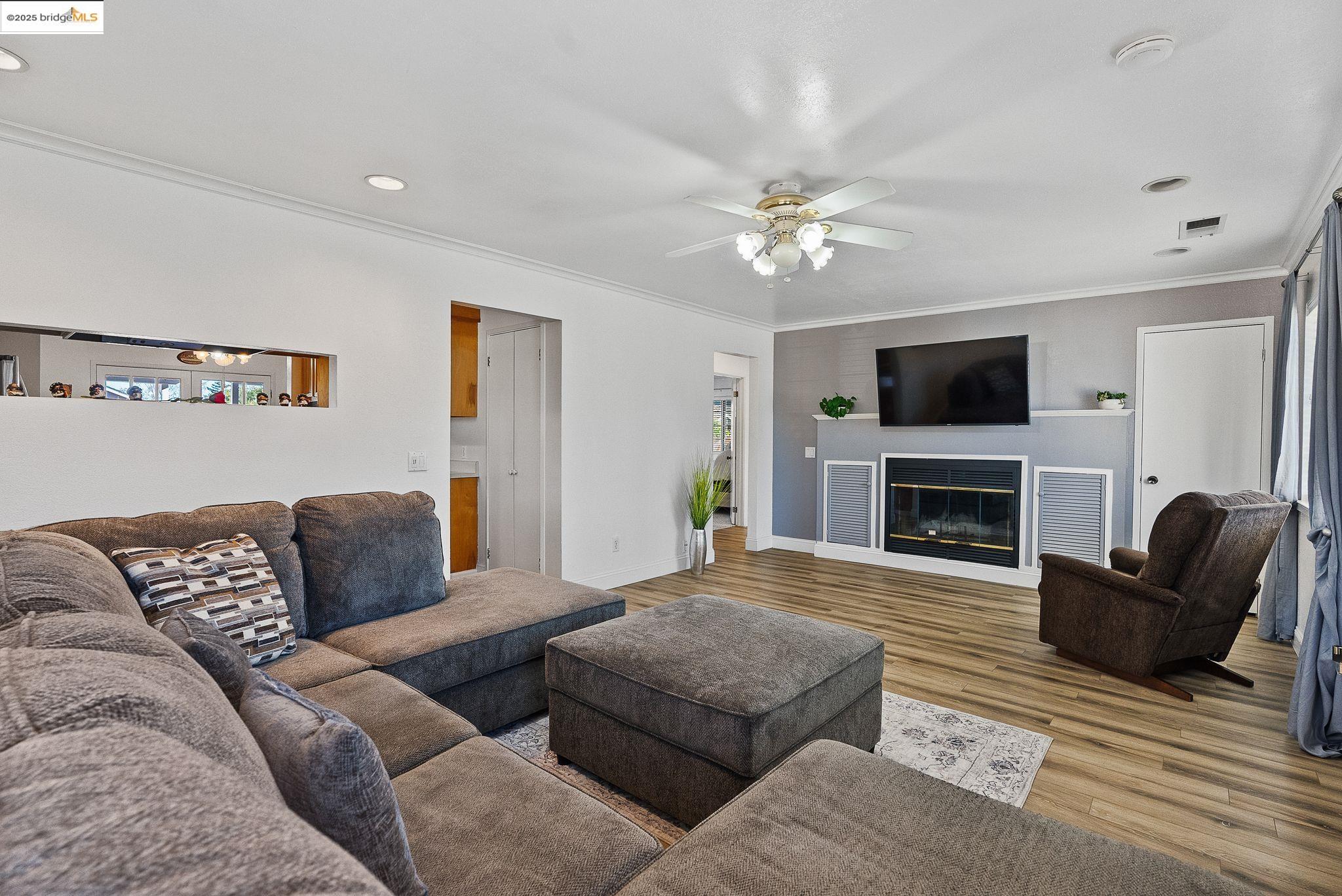 718 Sarah St