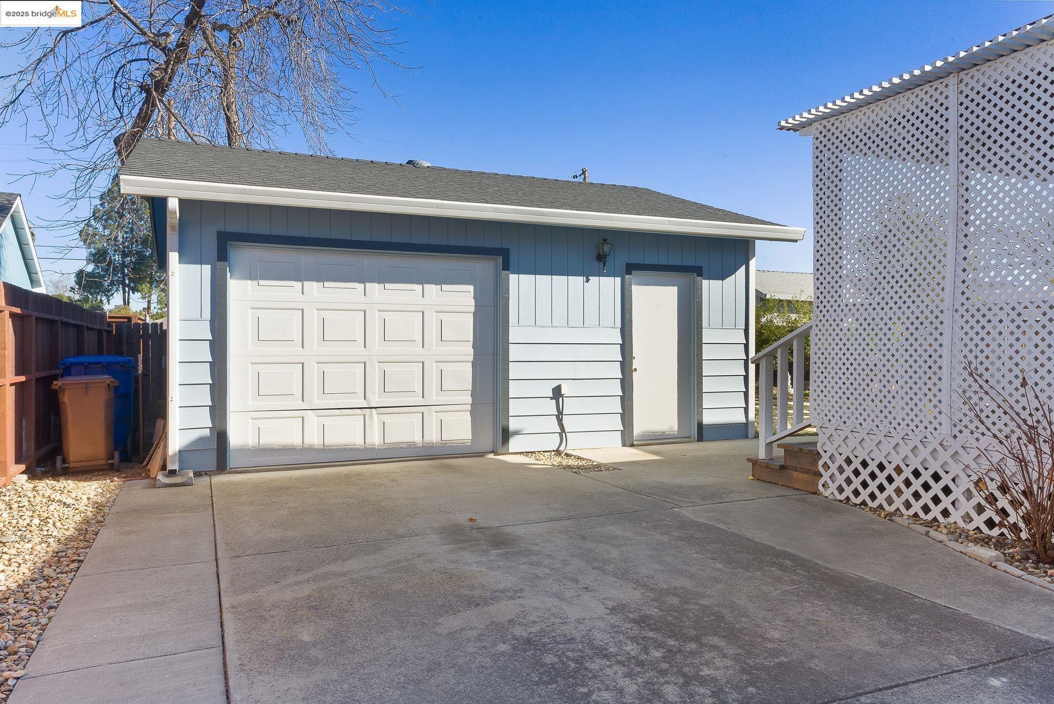 718 Sarah St