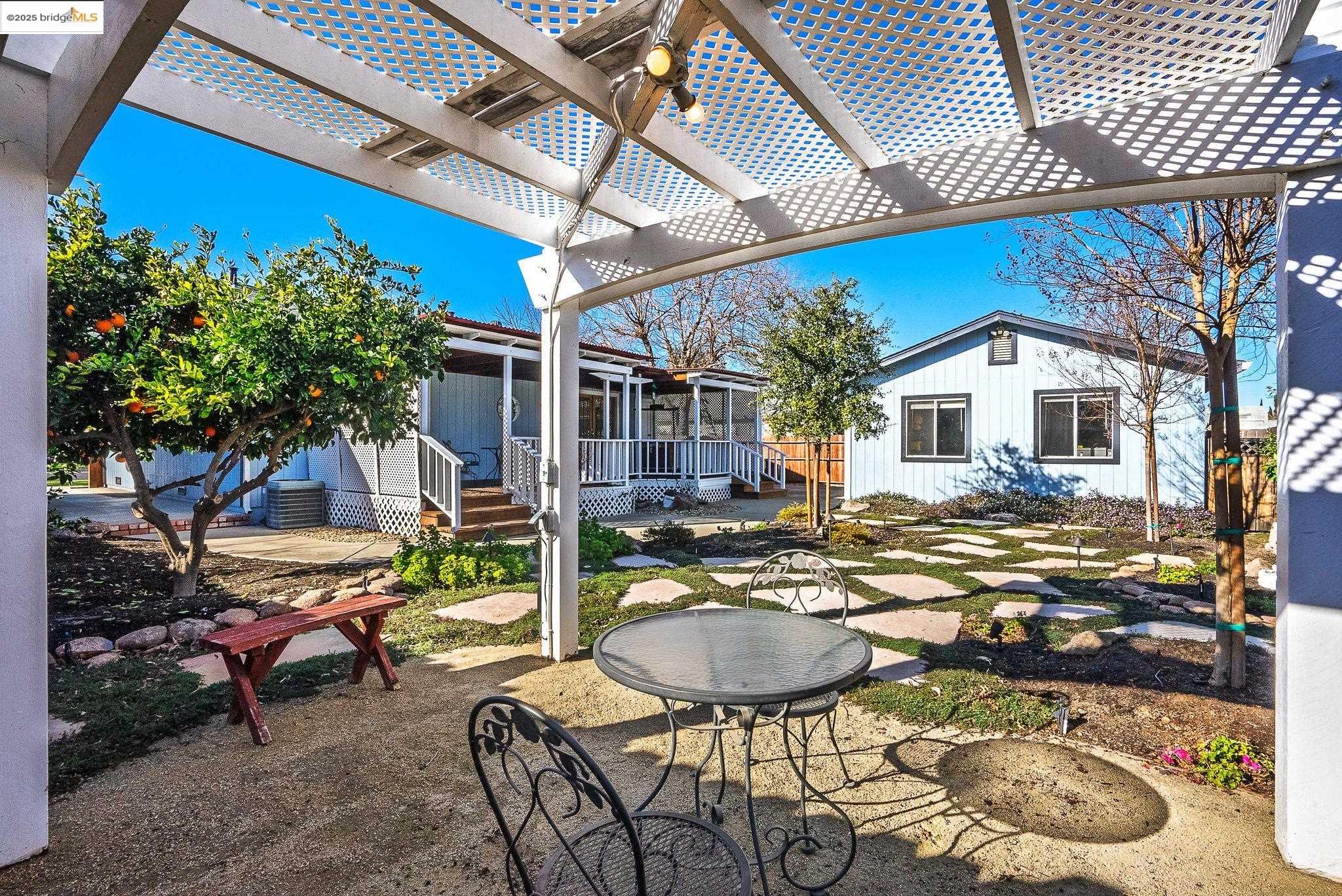 718 Sarah St