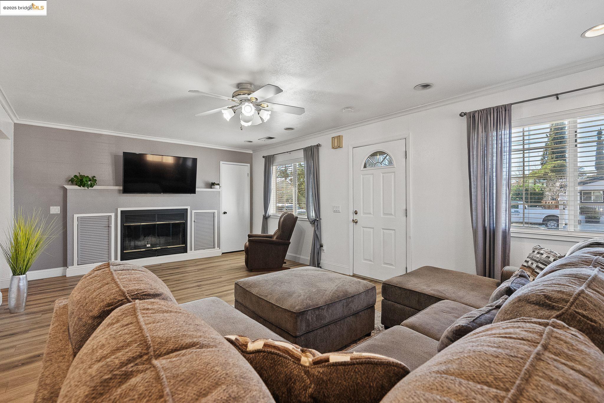 718 Sarah St