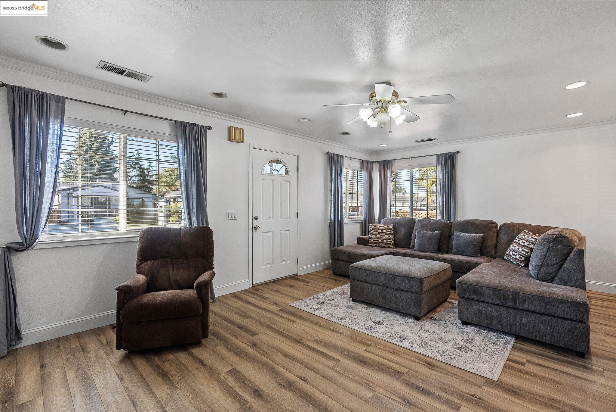 718 Sarah St