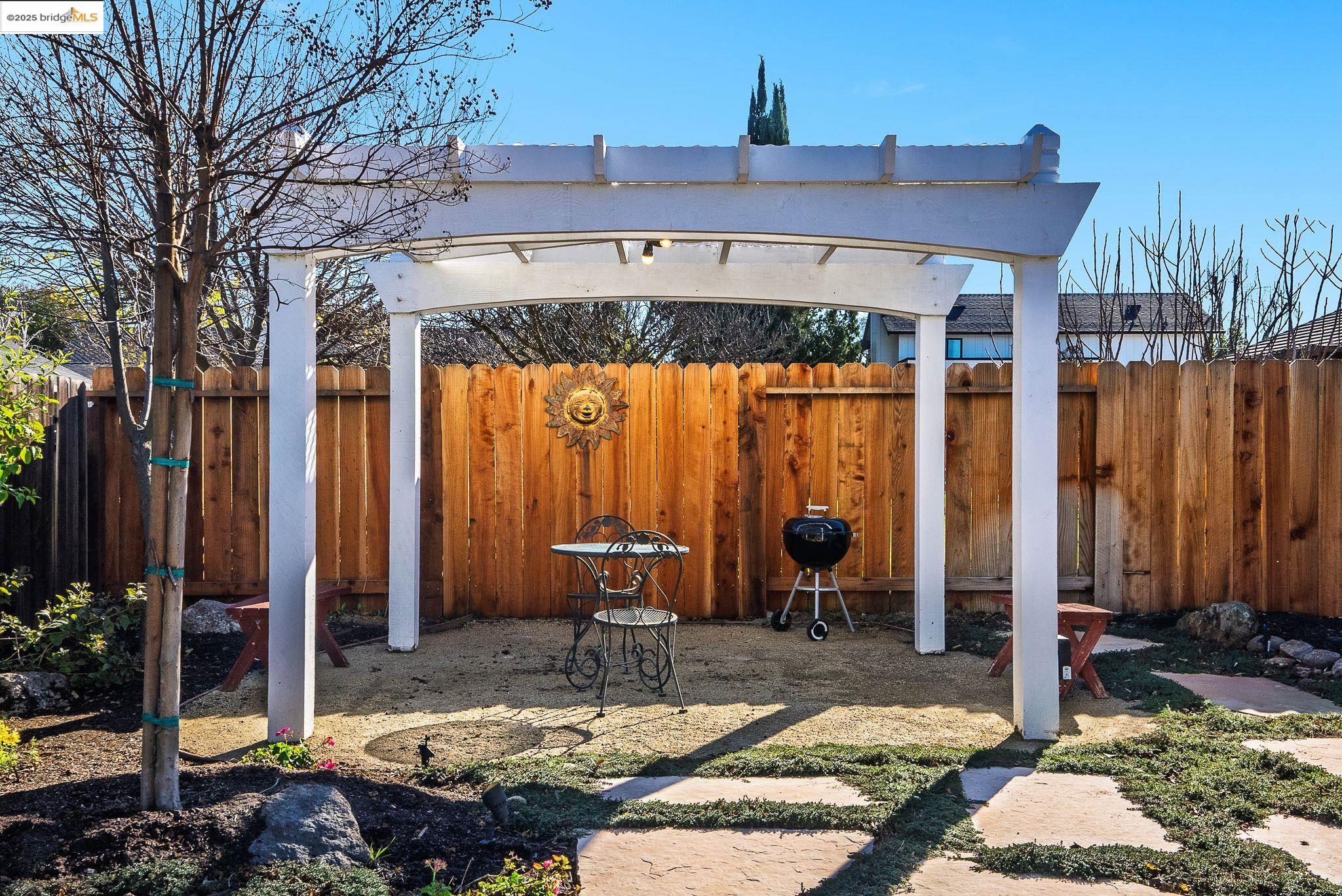 718 Sarah St