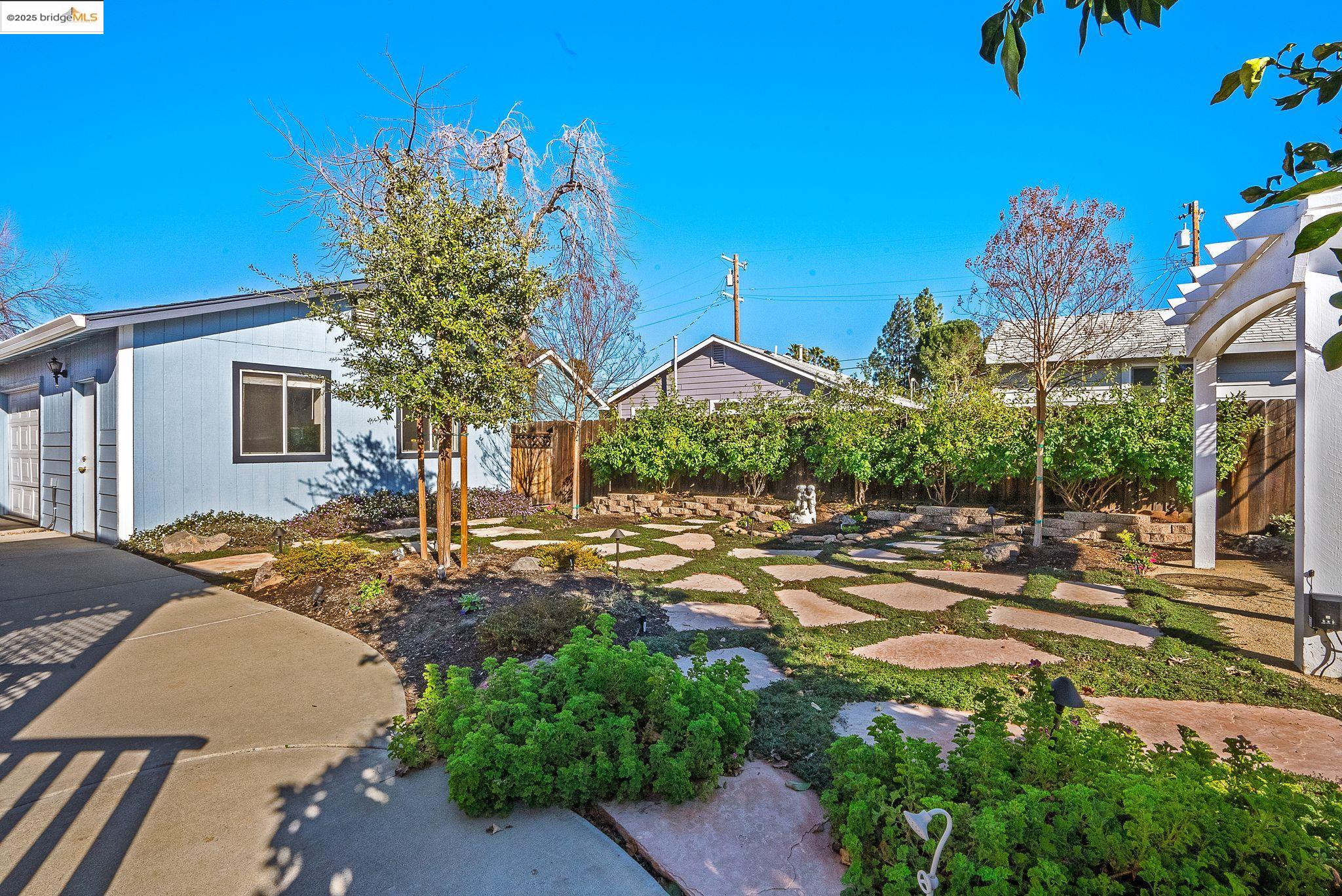 718 Sarah St