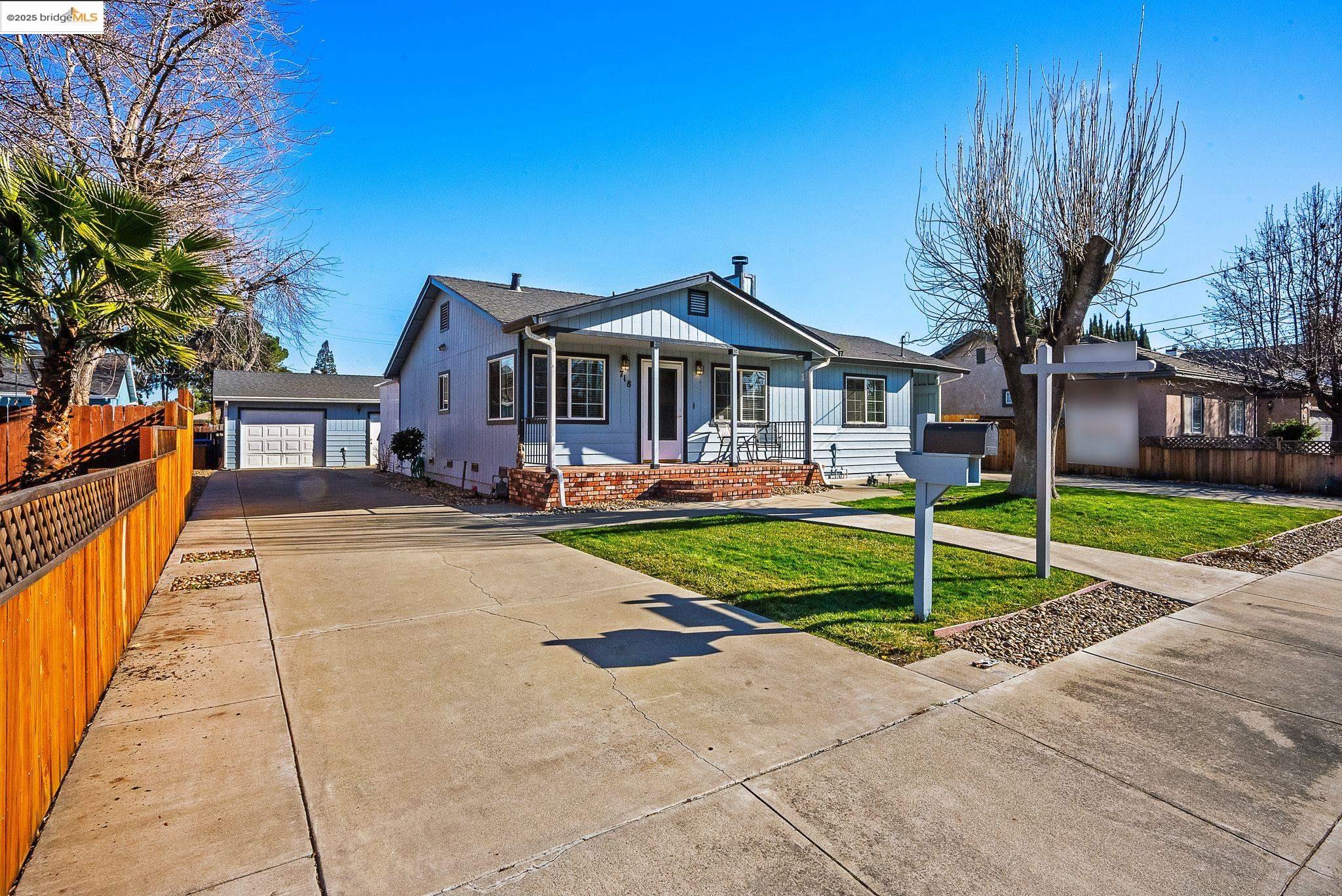 718 Sarah St