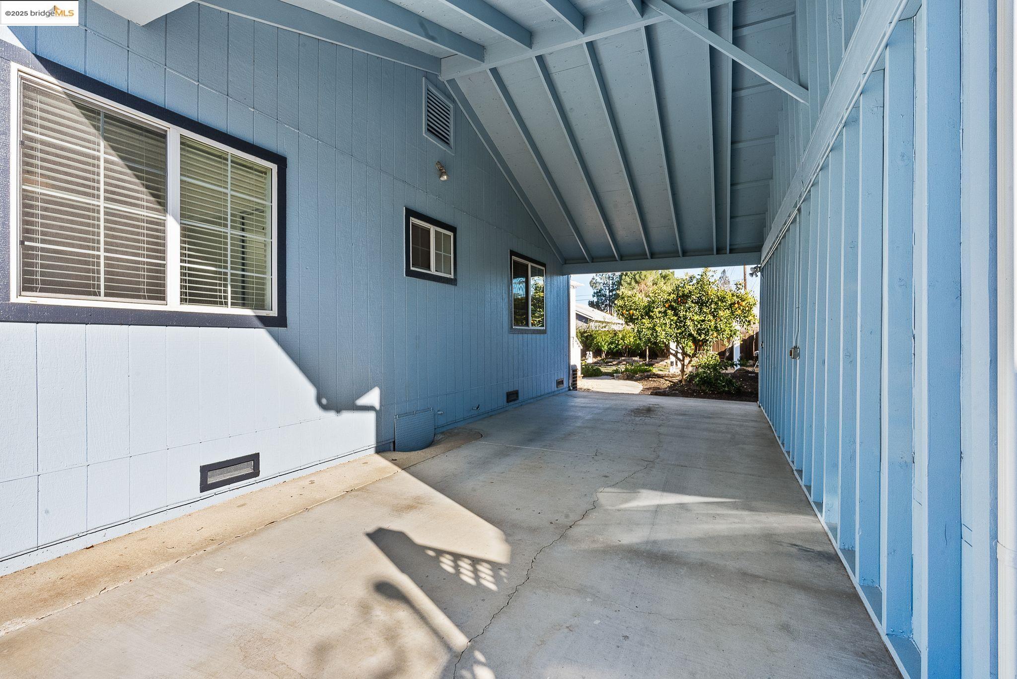 718 Sarah St