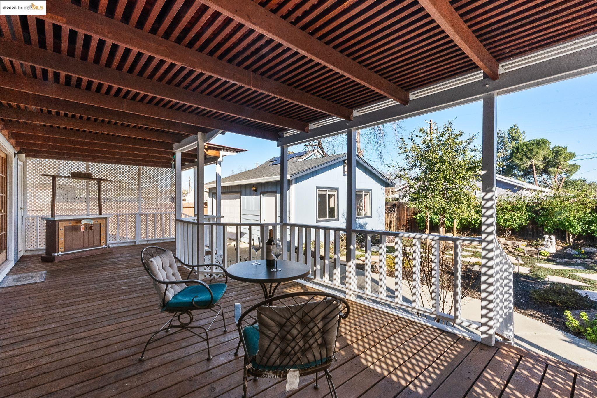 718 Sarah St