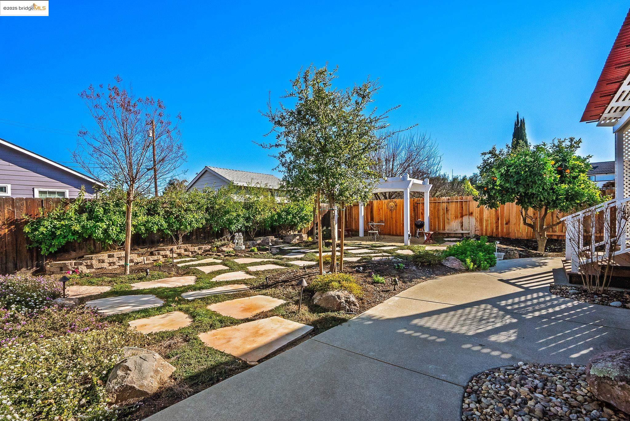 718 Sarah St