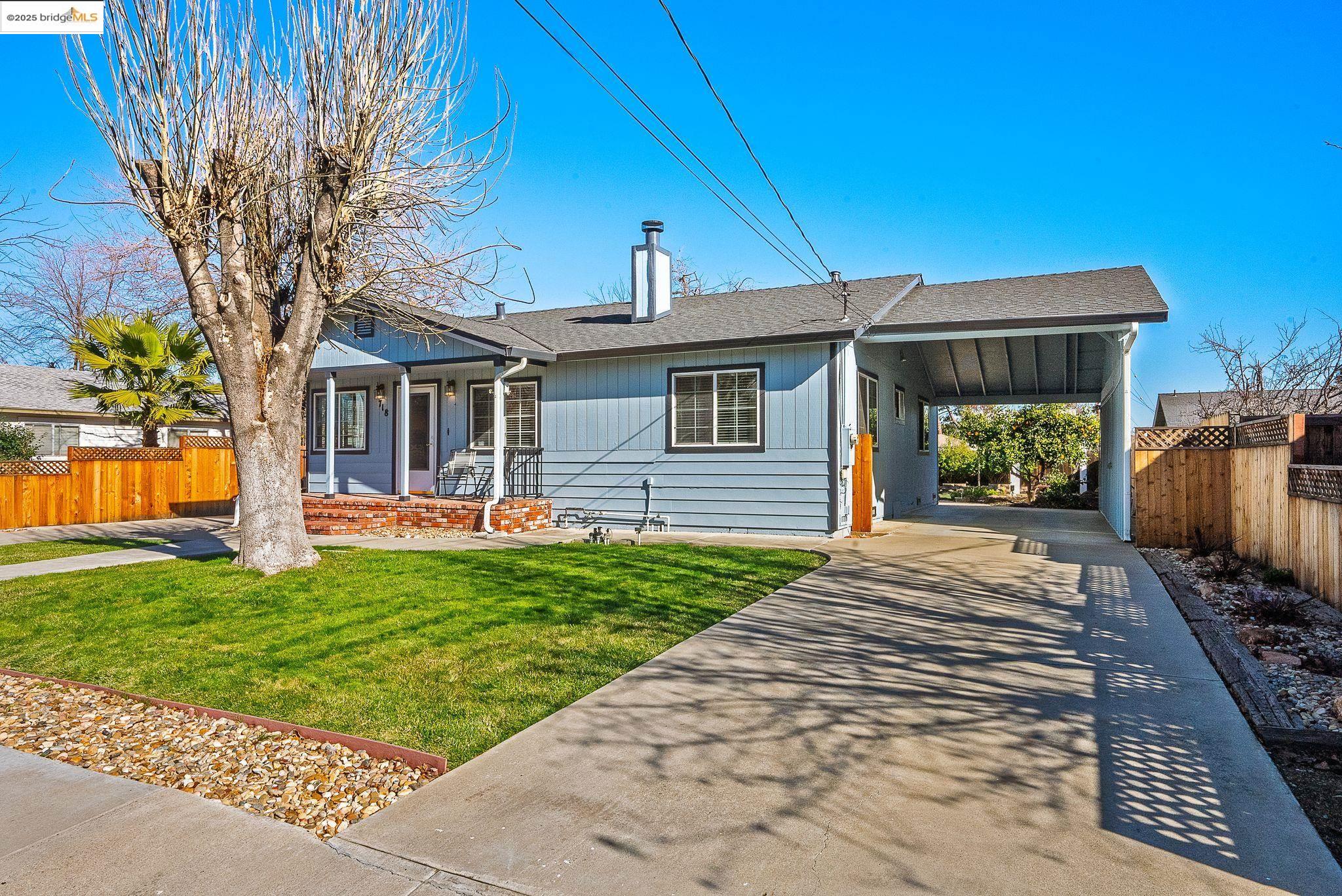 718 Sarah St