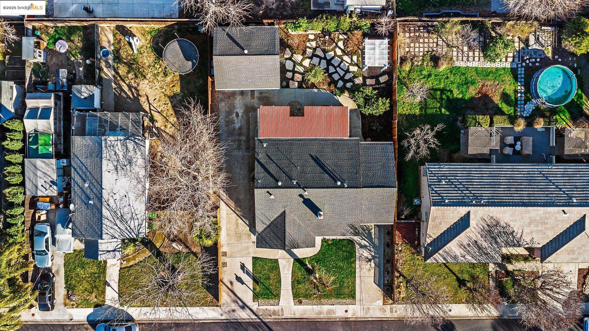 718 Sarah St