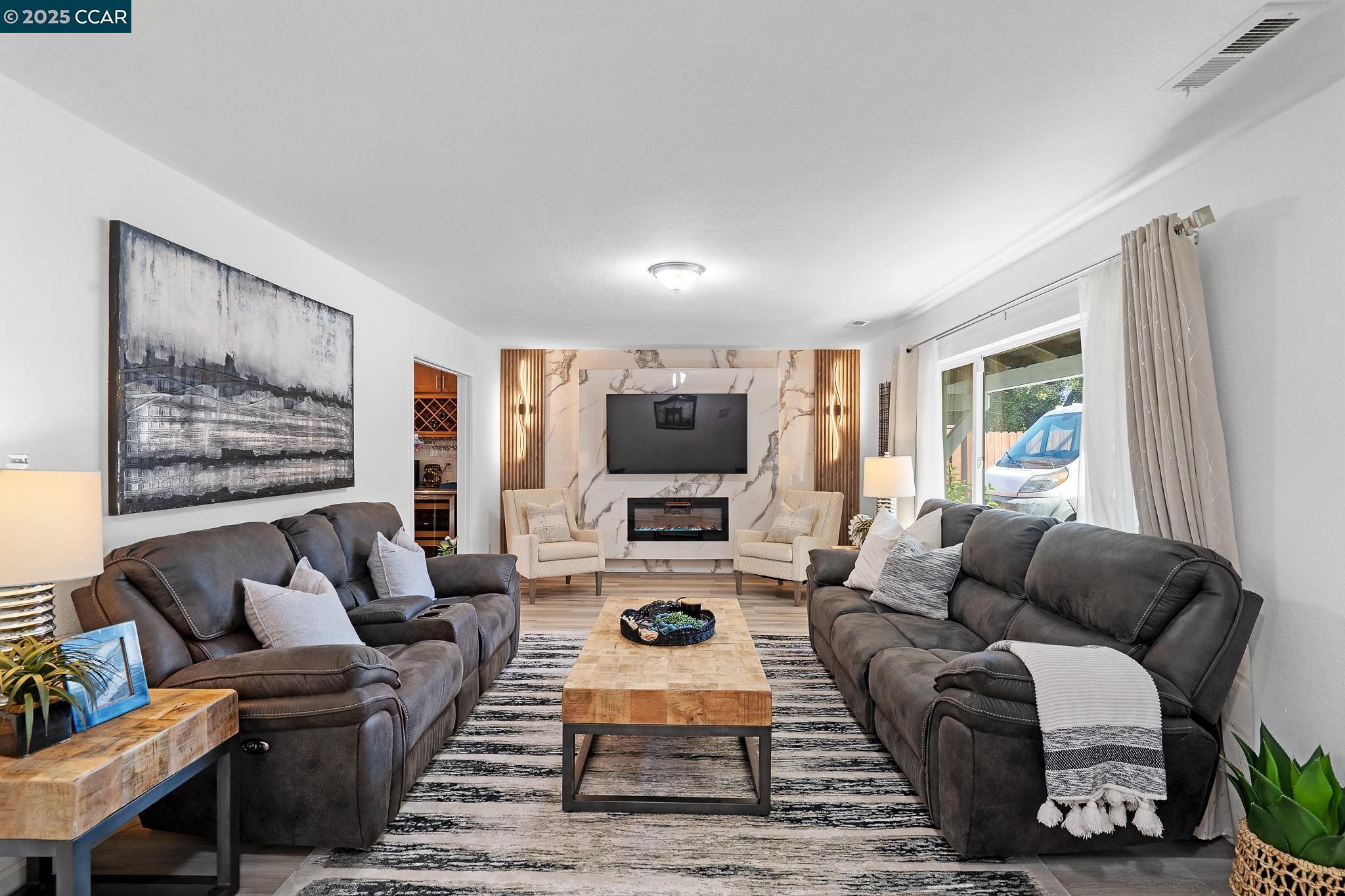 1525 Ayers Rd