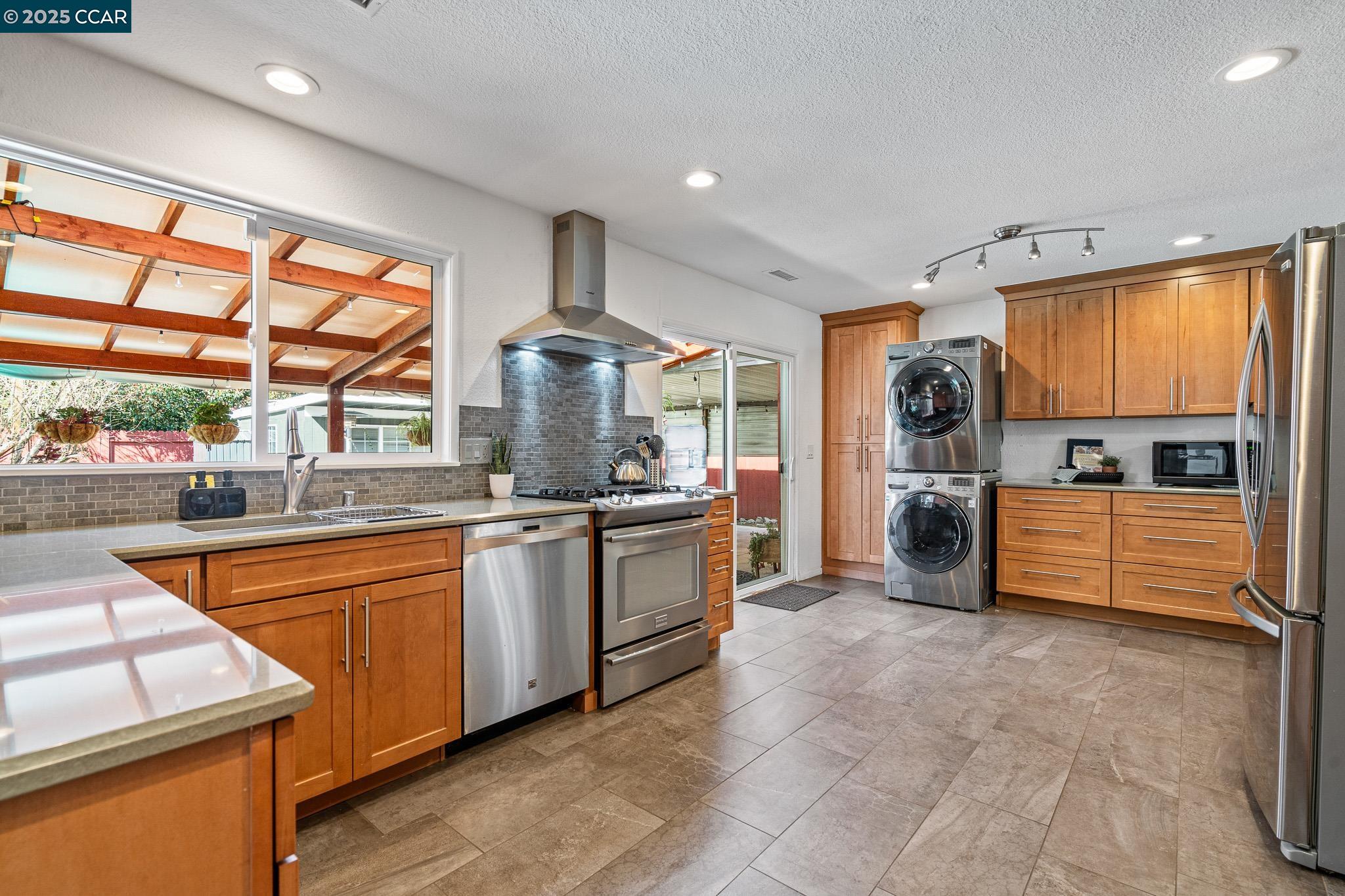 1525 Ayers Rd