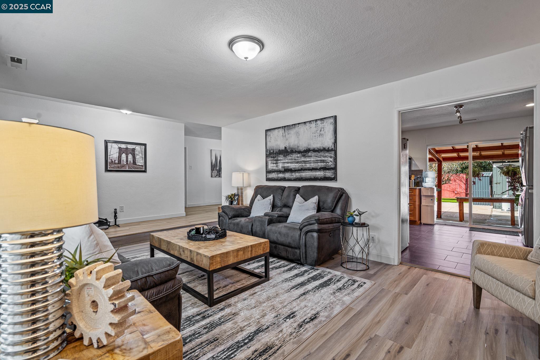 1525 Ayers Rd