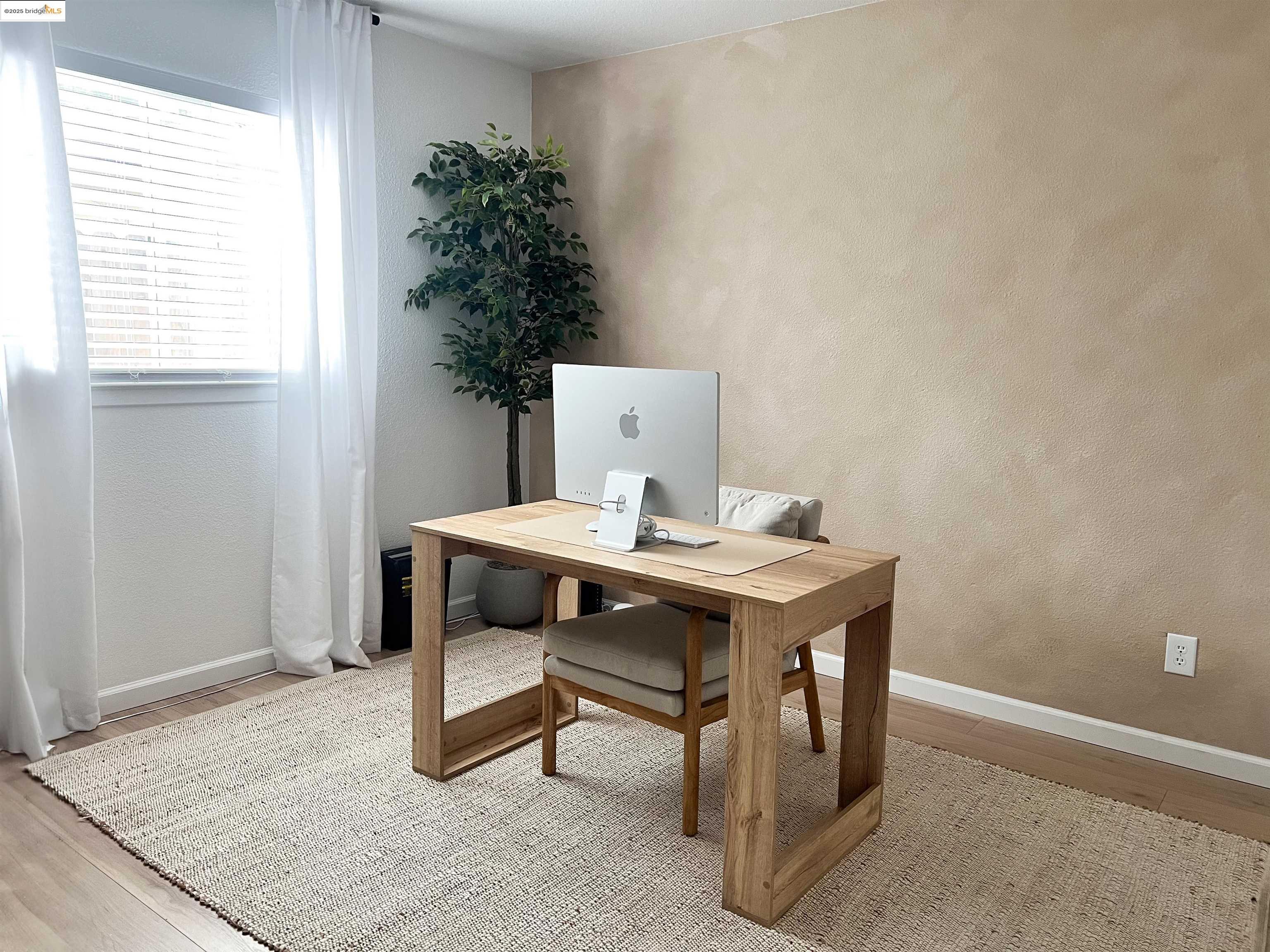 324 Lassen DR