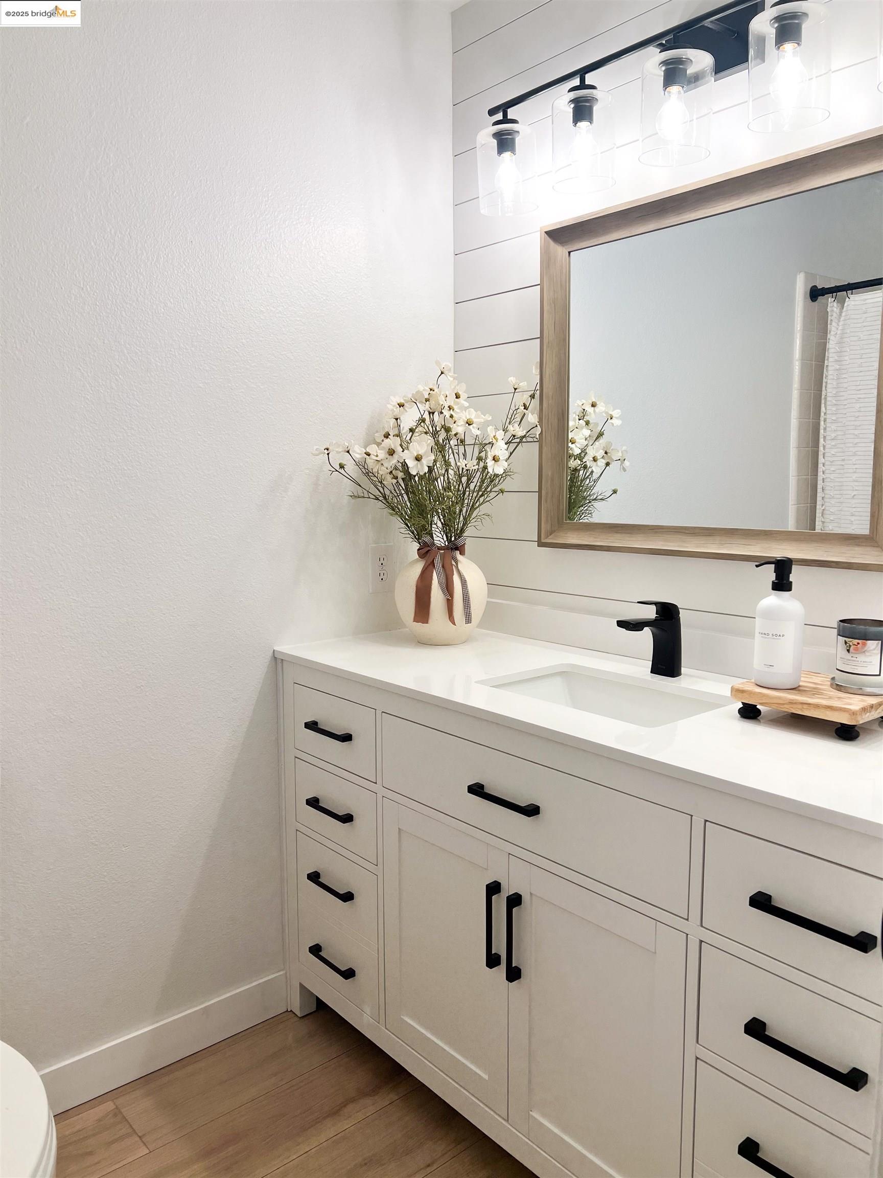 324 Lassen DR