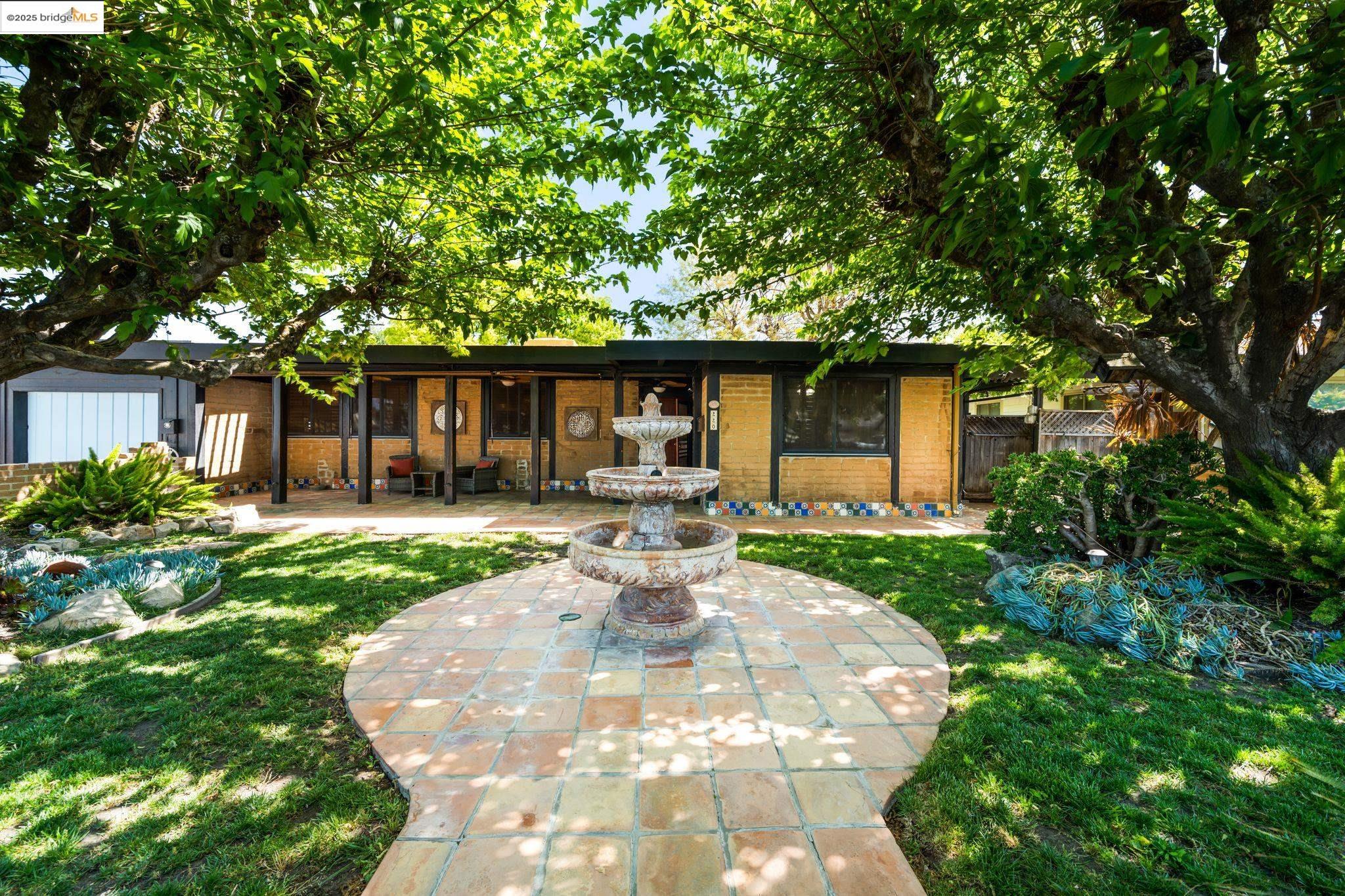 220 Rolando Ave