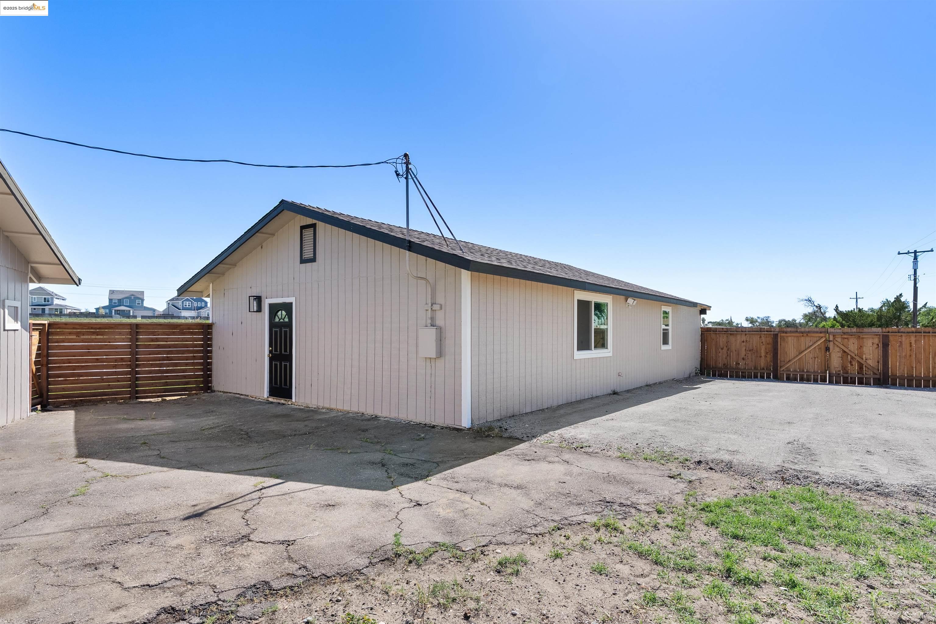 3393 Gateway Rd