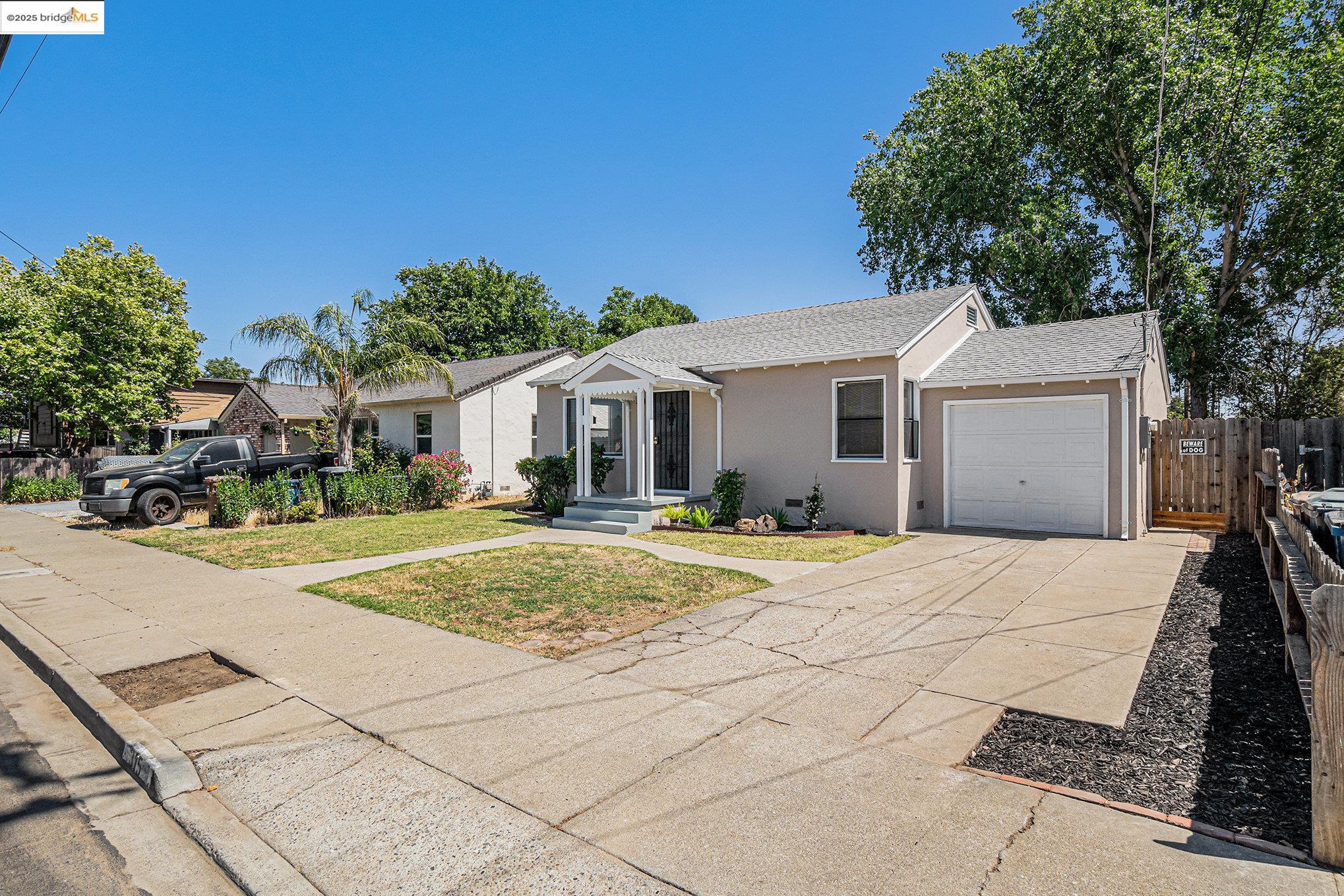 315 W Madill St