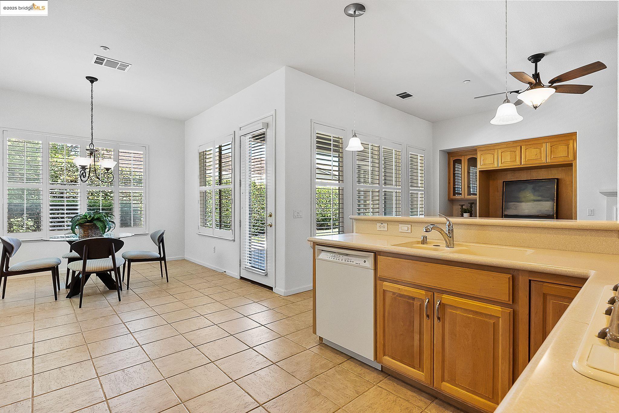 551 Quindell Way