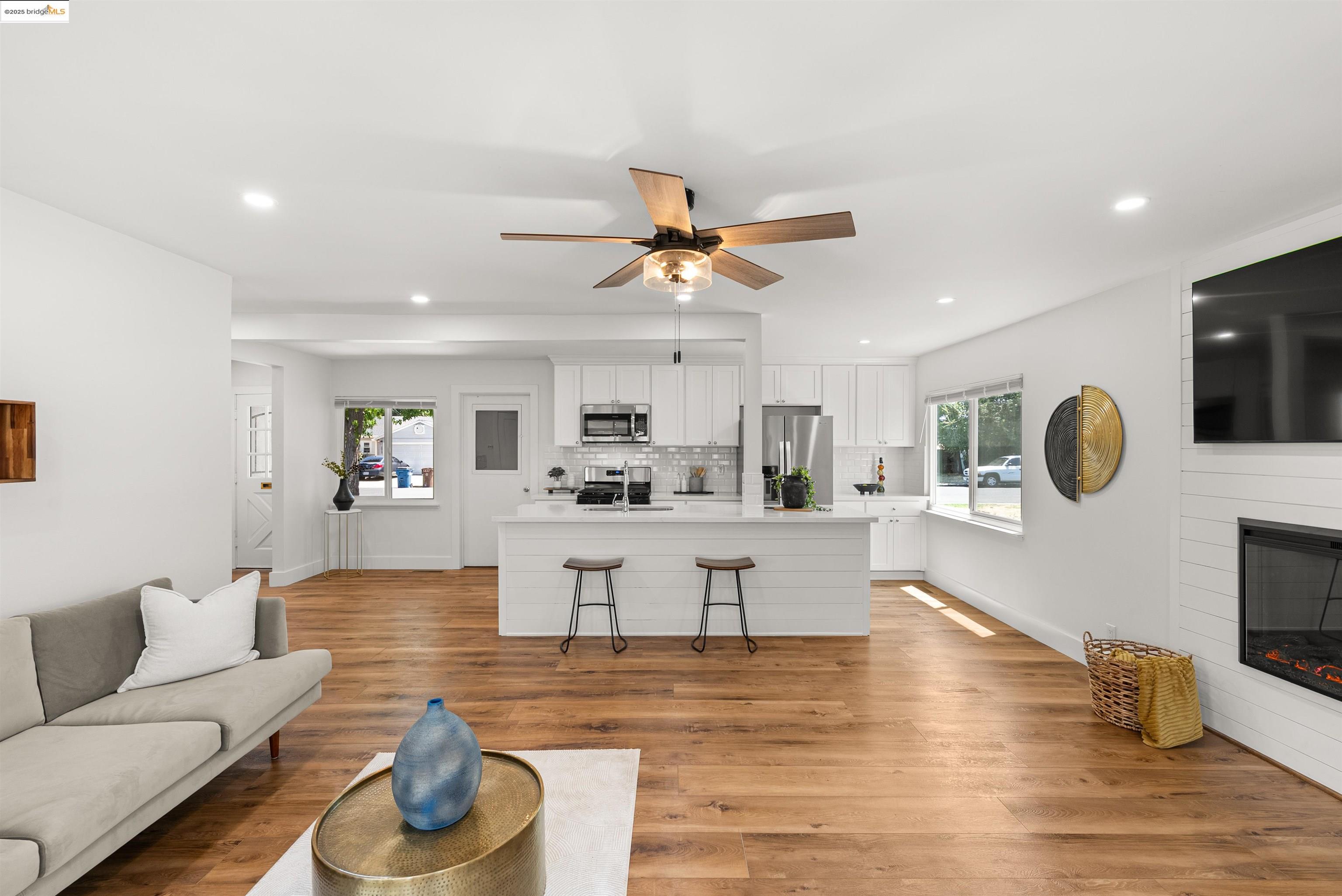 2016 Glenwood Dr