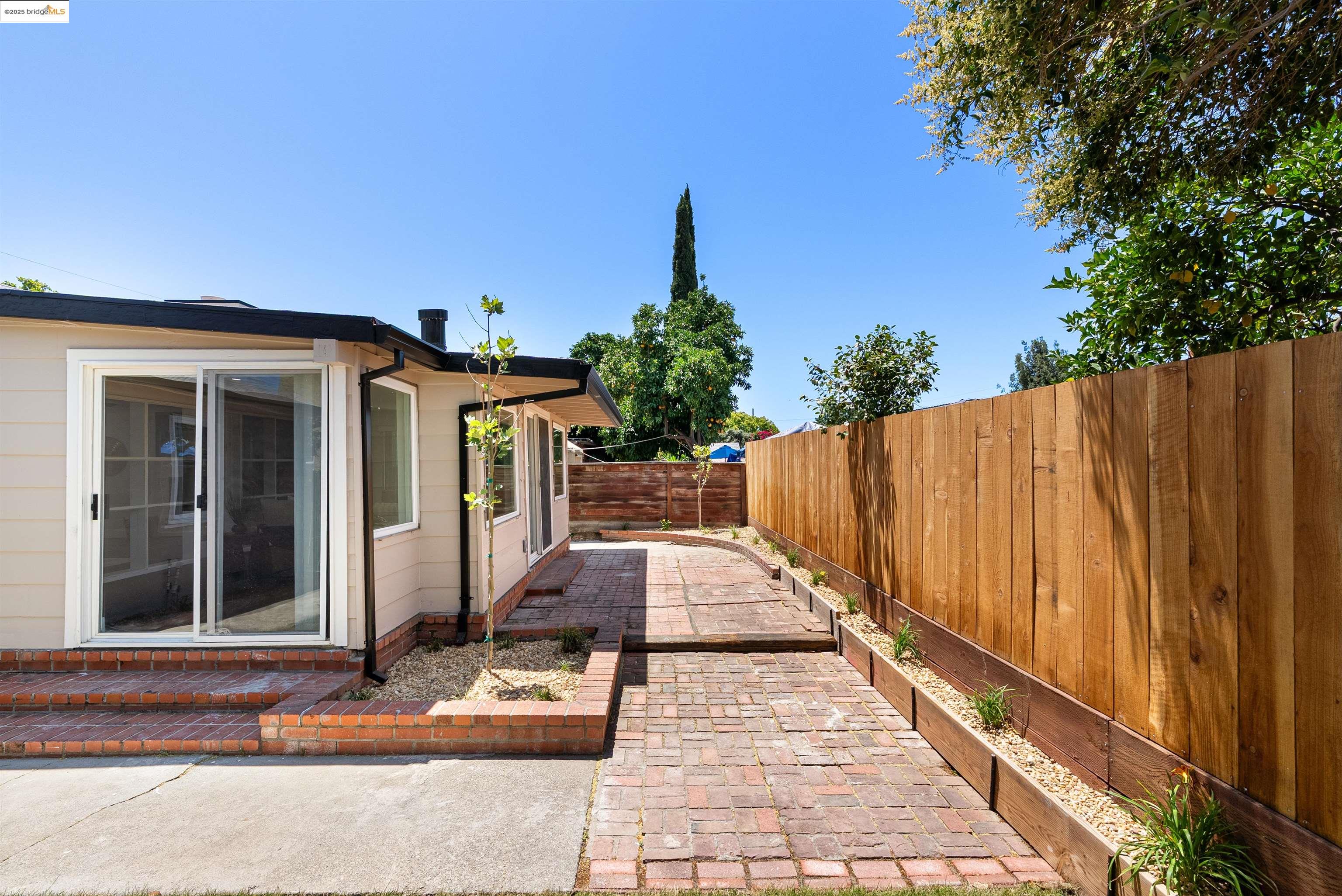2016 Glenwood Dr