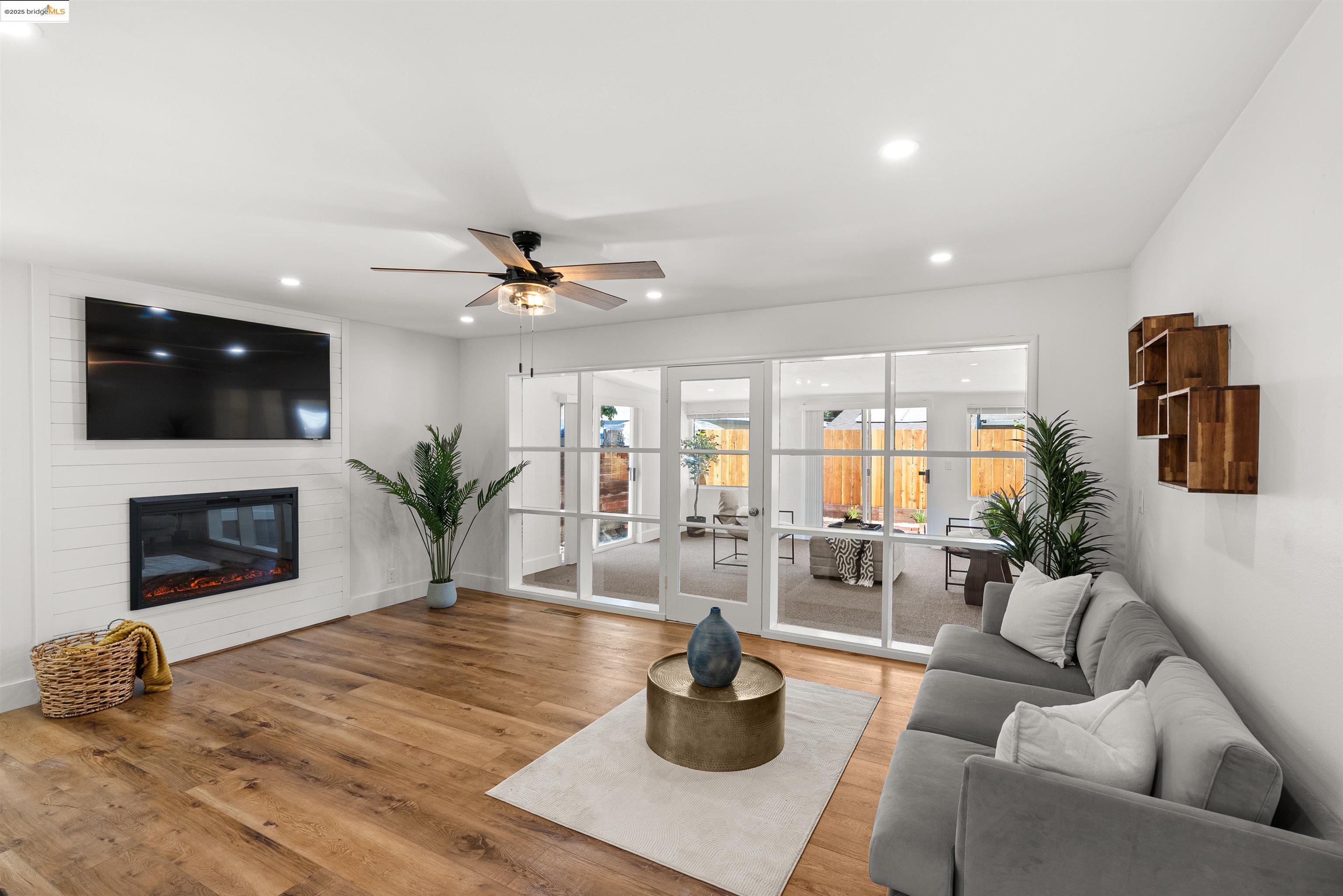 2016 Glenwood Dr