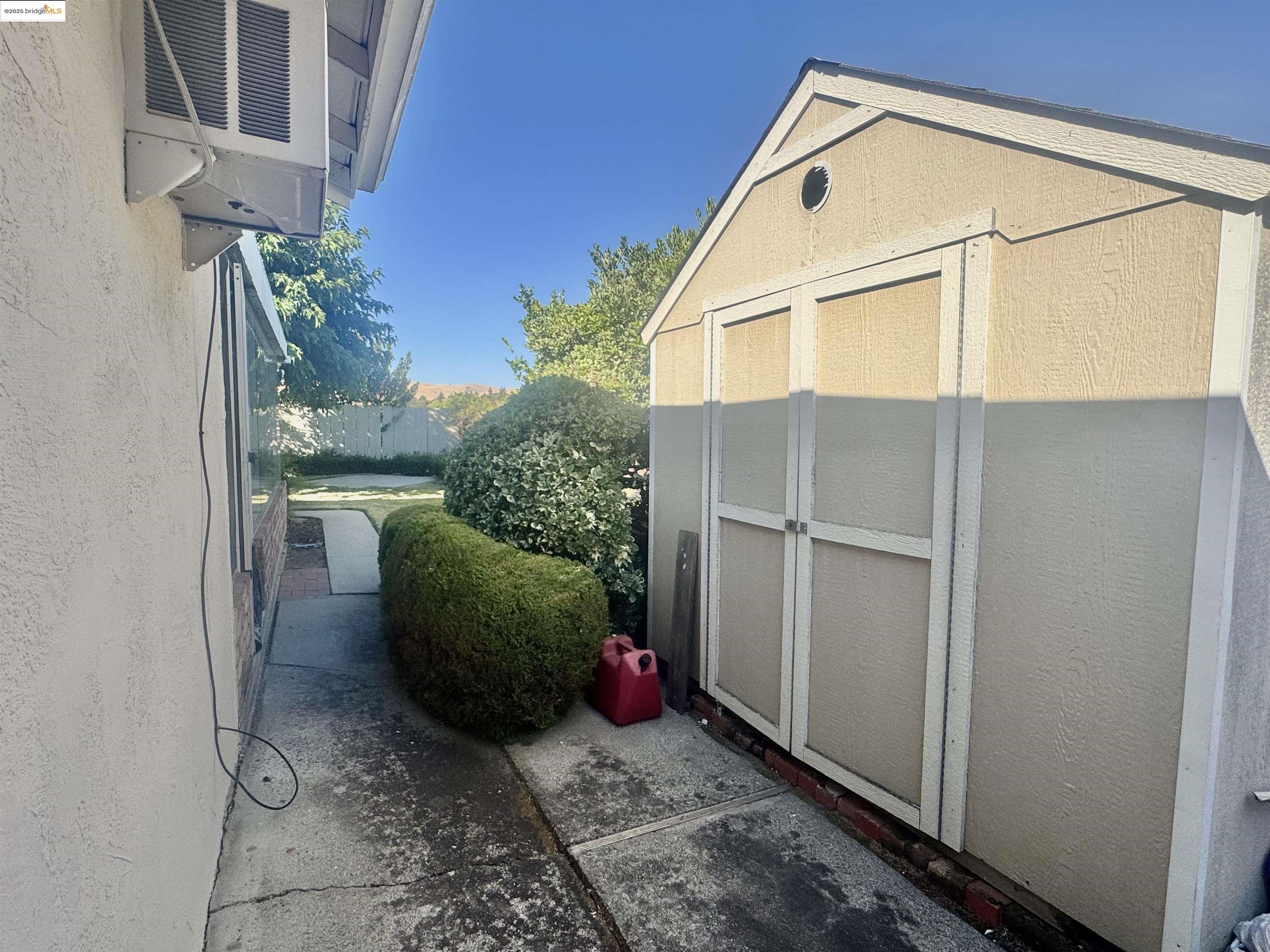 4023 Roland Dr