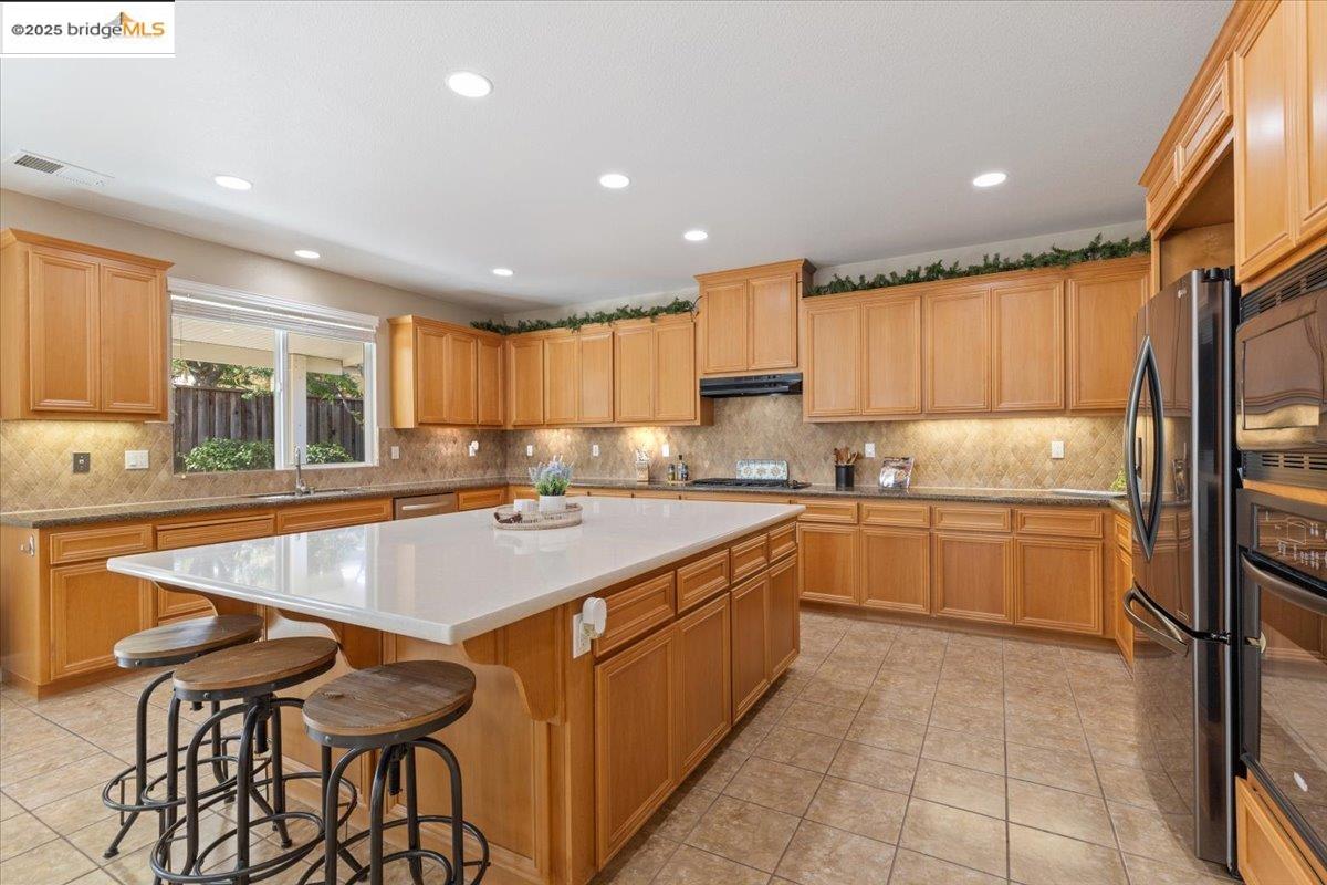 1273 Poplar Dr