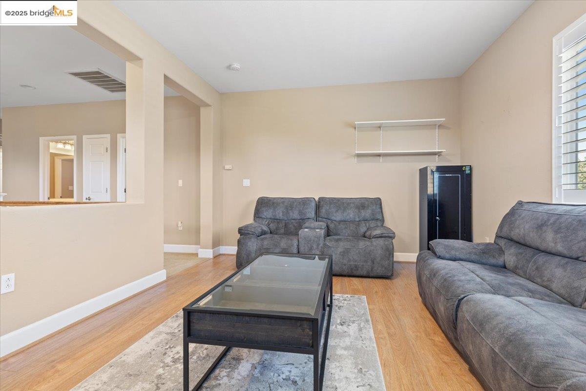 1273 Poplar Dr
