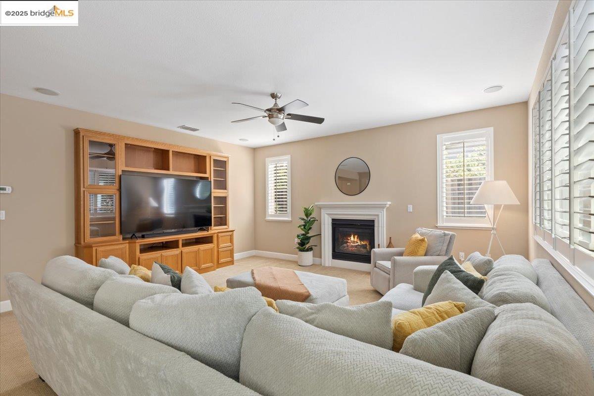 1273 Poplar Dr