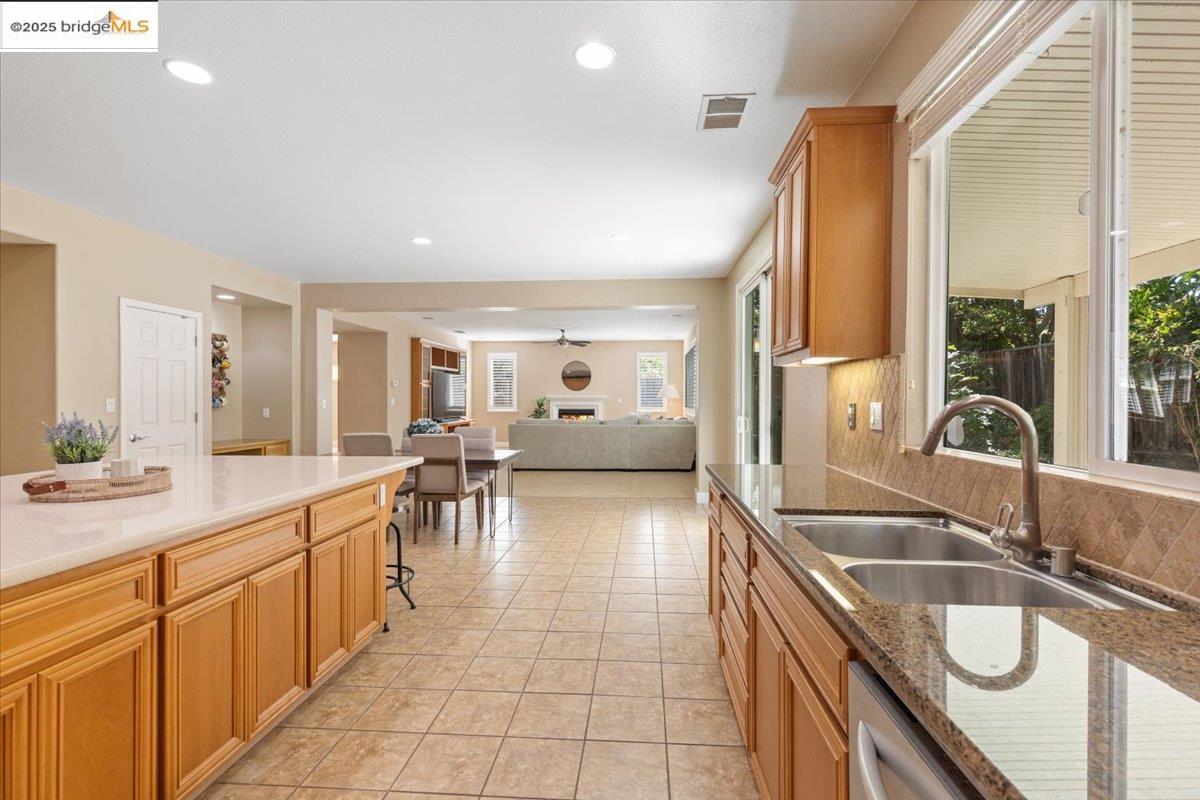 1273 Poplar Dr