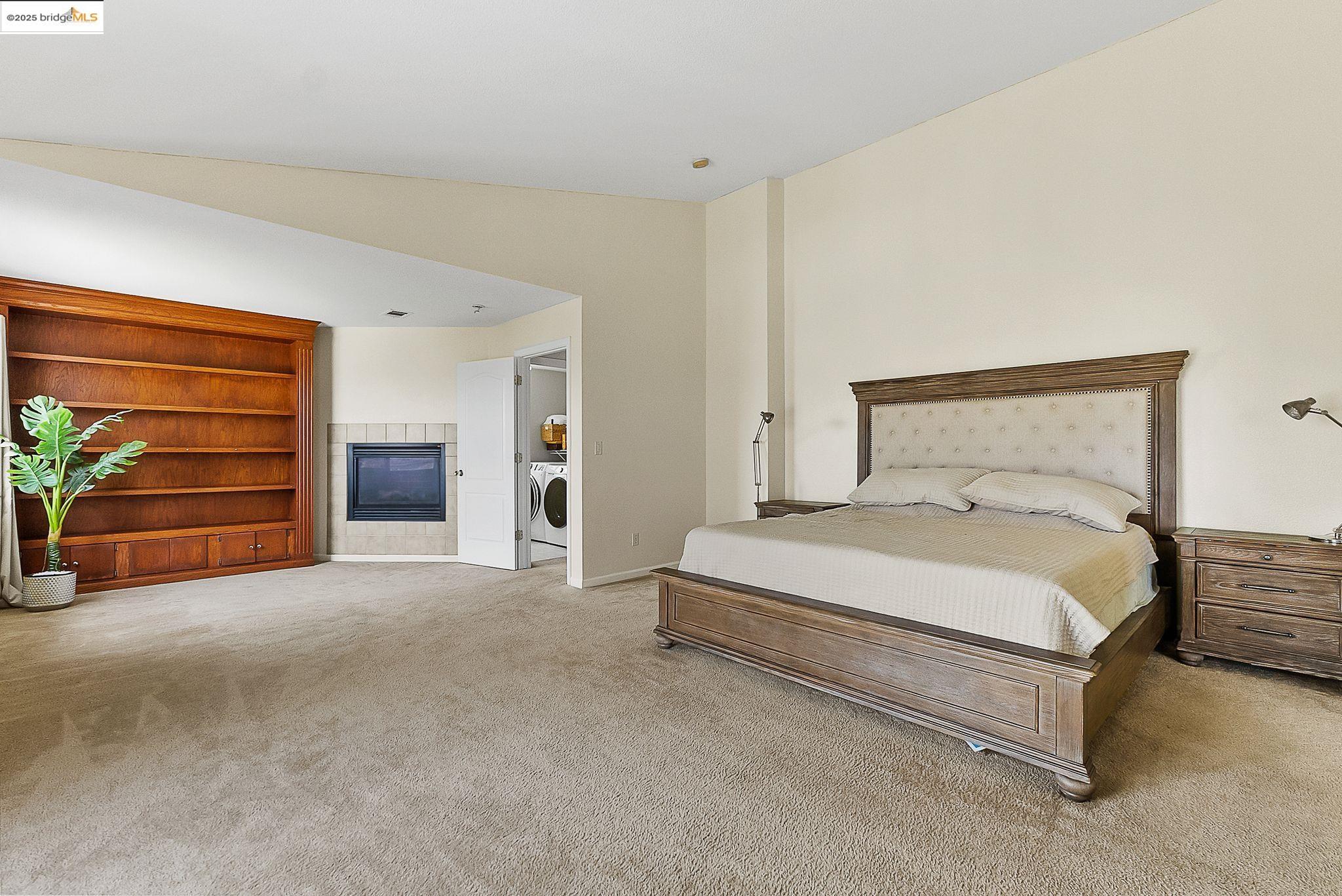 2393 Fieldgate Dr