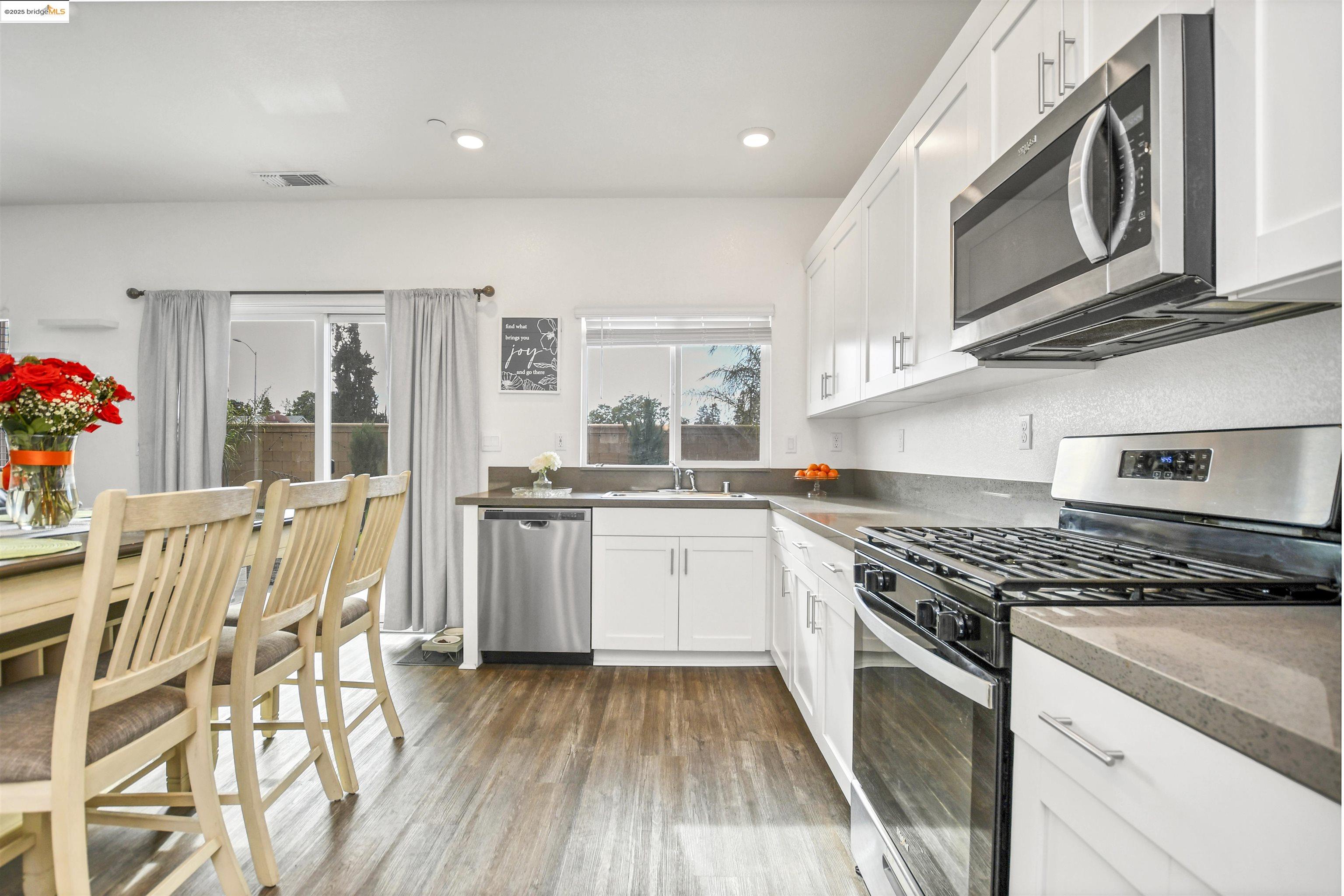 1413 Santini Ave