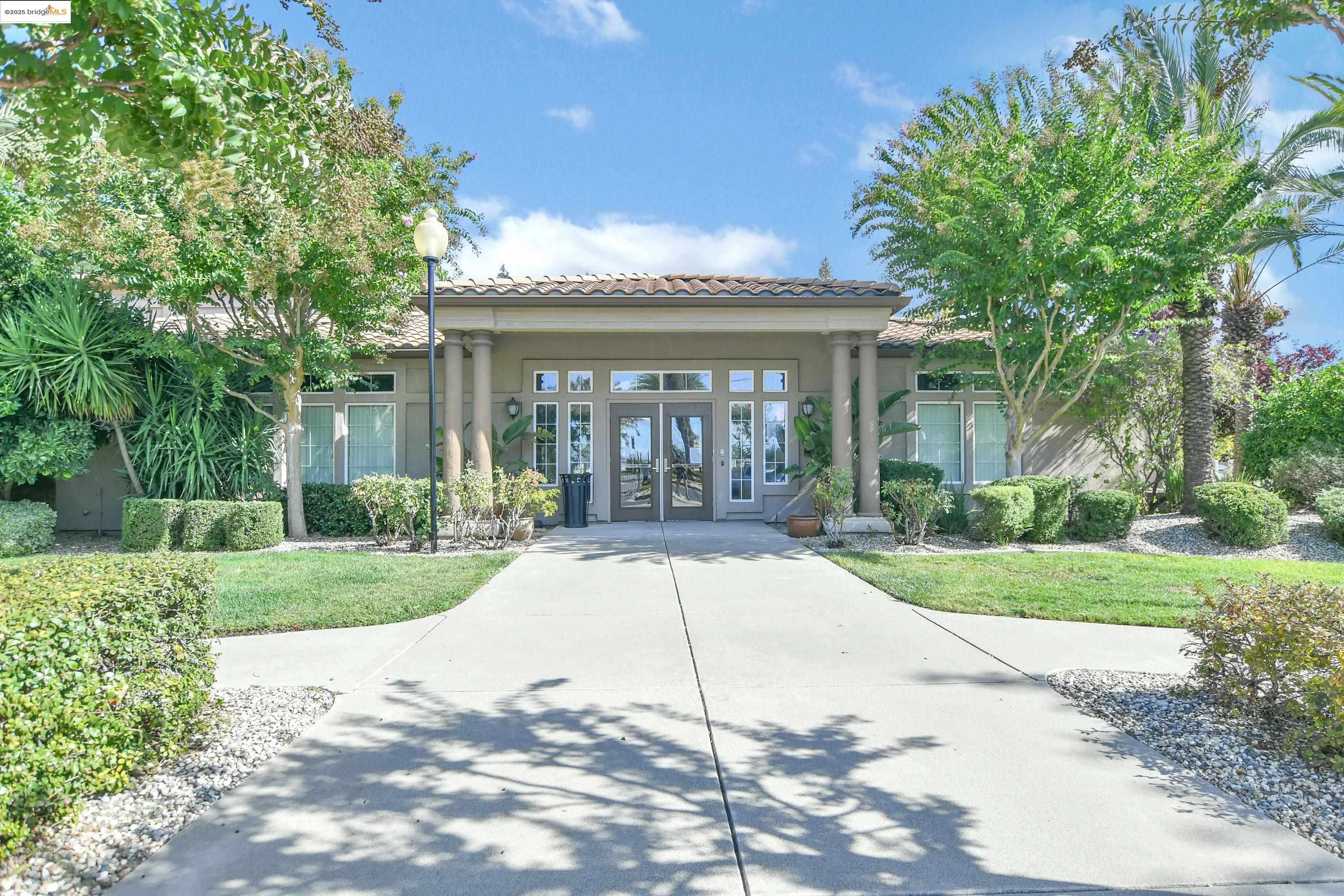4200 E Commerce Way # 2523