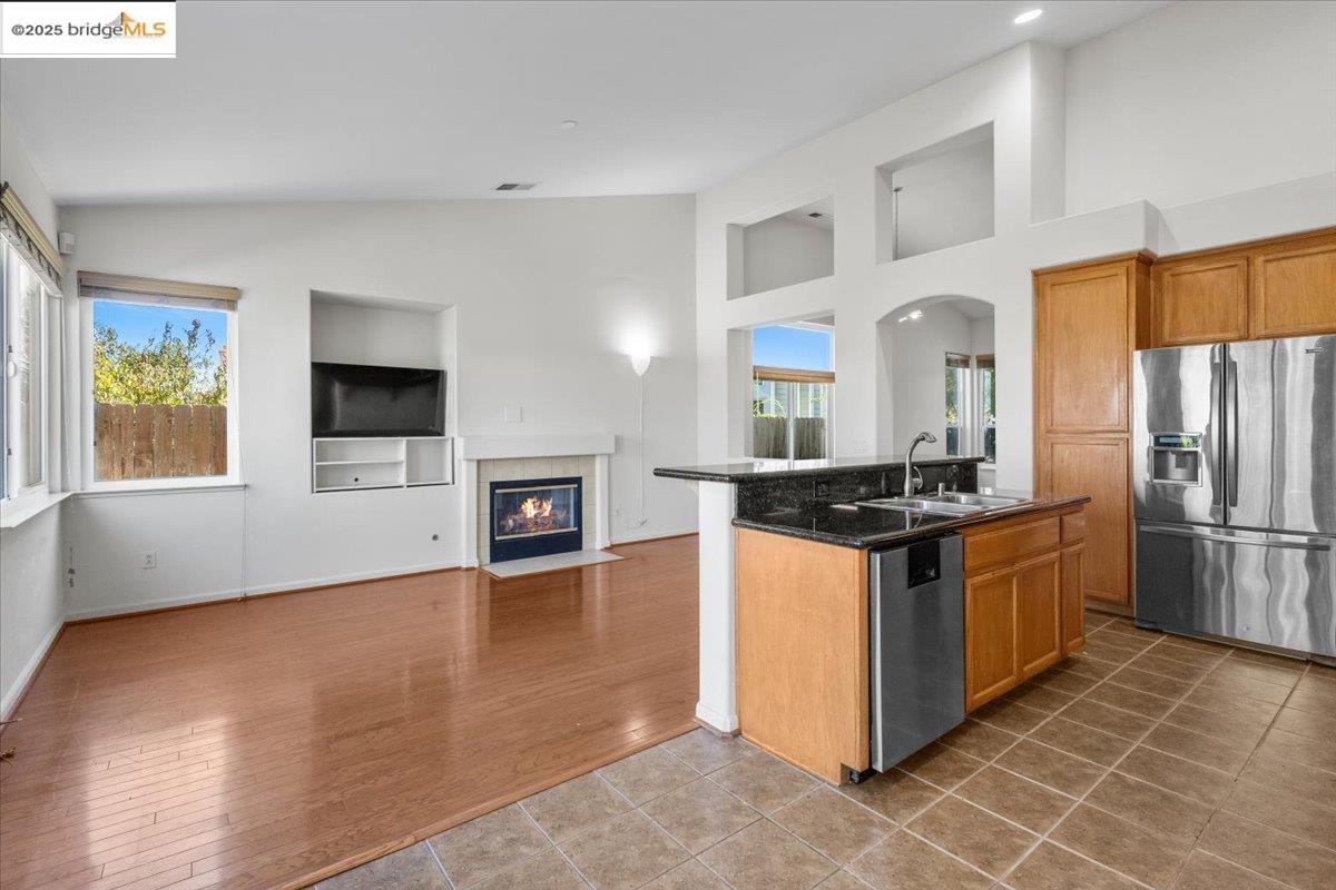 433 Montclair Ln