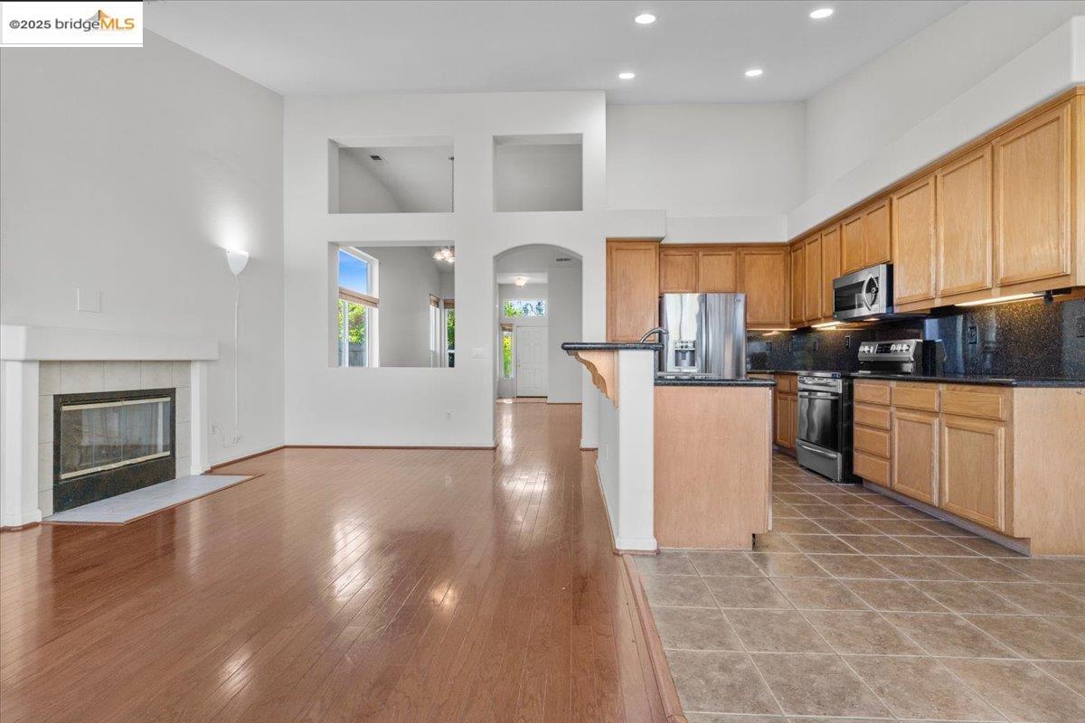 433 Montclair Ln