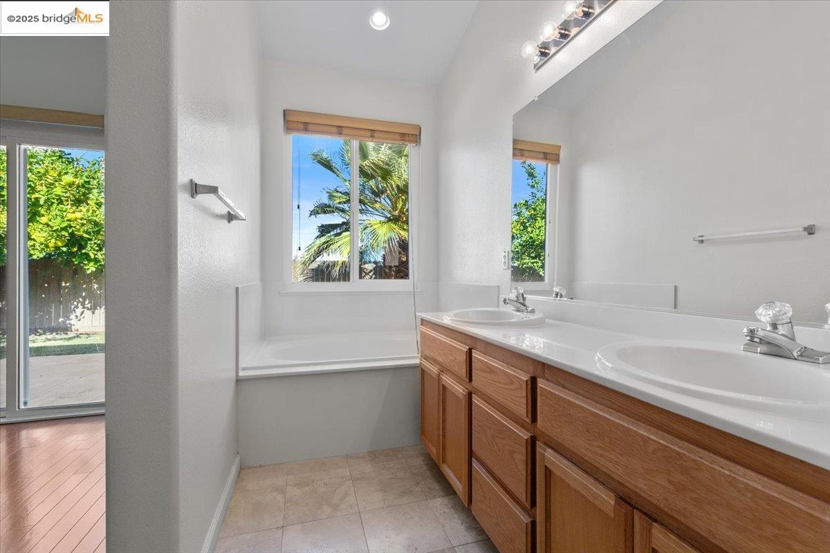 433 Montclair Ln