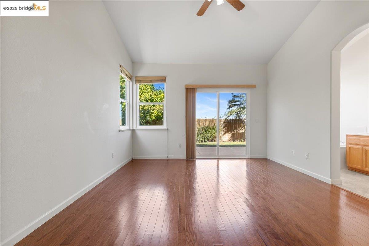433 Montclair Ln