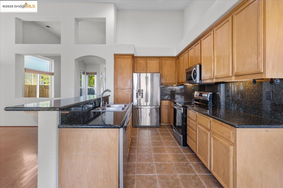 433 Montclair Ln