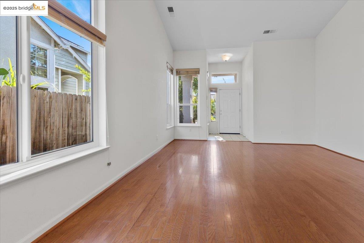 433 Montclair Ln
